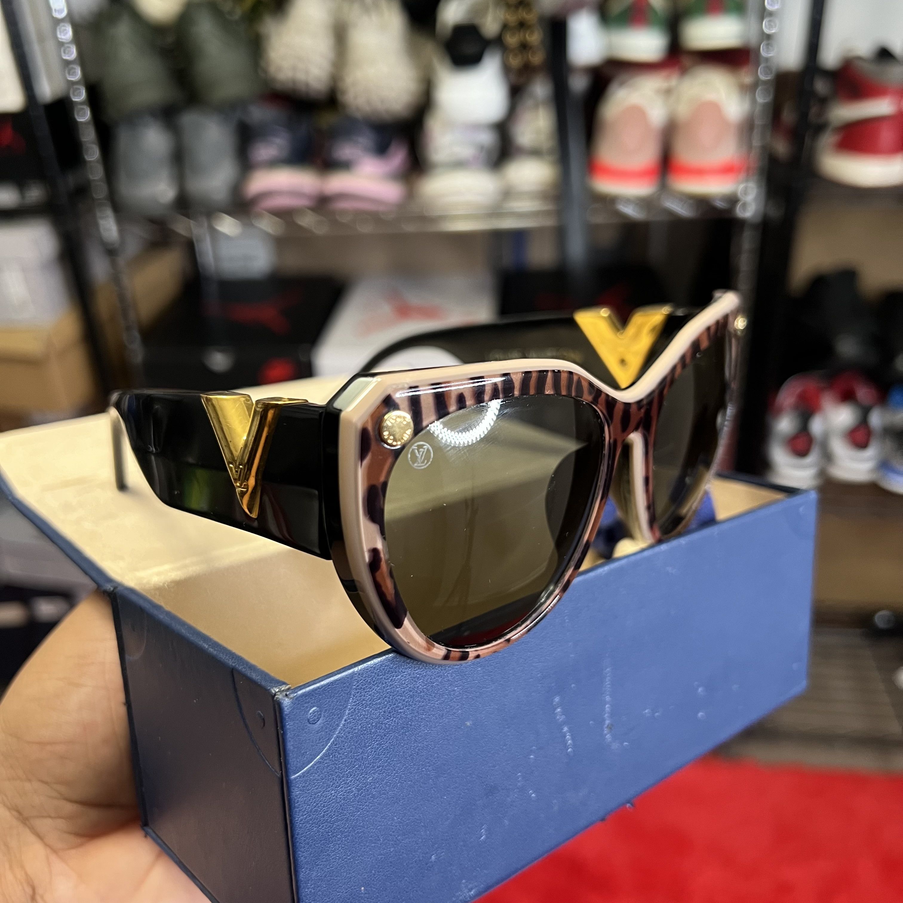 Louis Vuitton Louis Vuitton My Fair Lady Sunglasses Size ONE SIZE - 1 Thumbnail