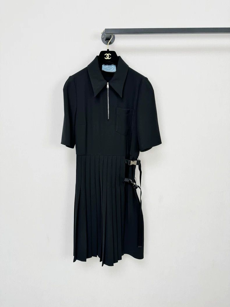 Prada Prada Black pleated dress 2502-Nextarrow Size XS / US 0-2 / IT 36-38 - 1 Thumbnail