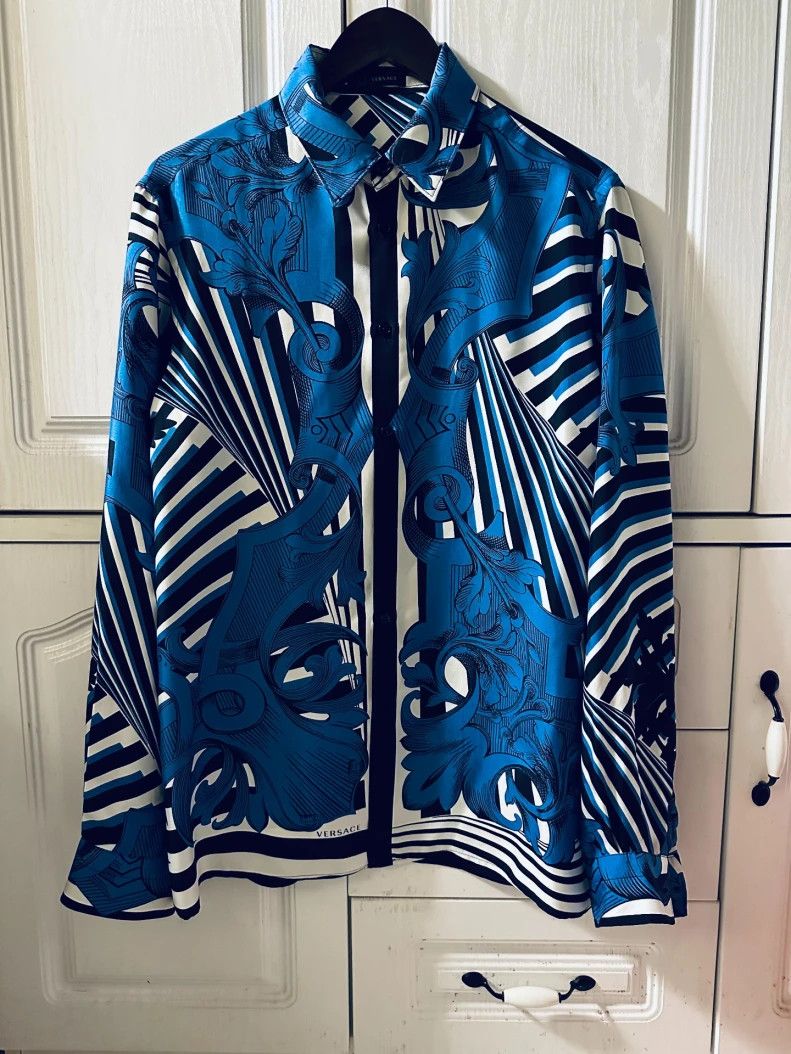 Versace Versace Silk shirt top Size US M / EU 48-50 / 2 - 1 Thumbnail