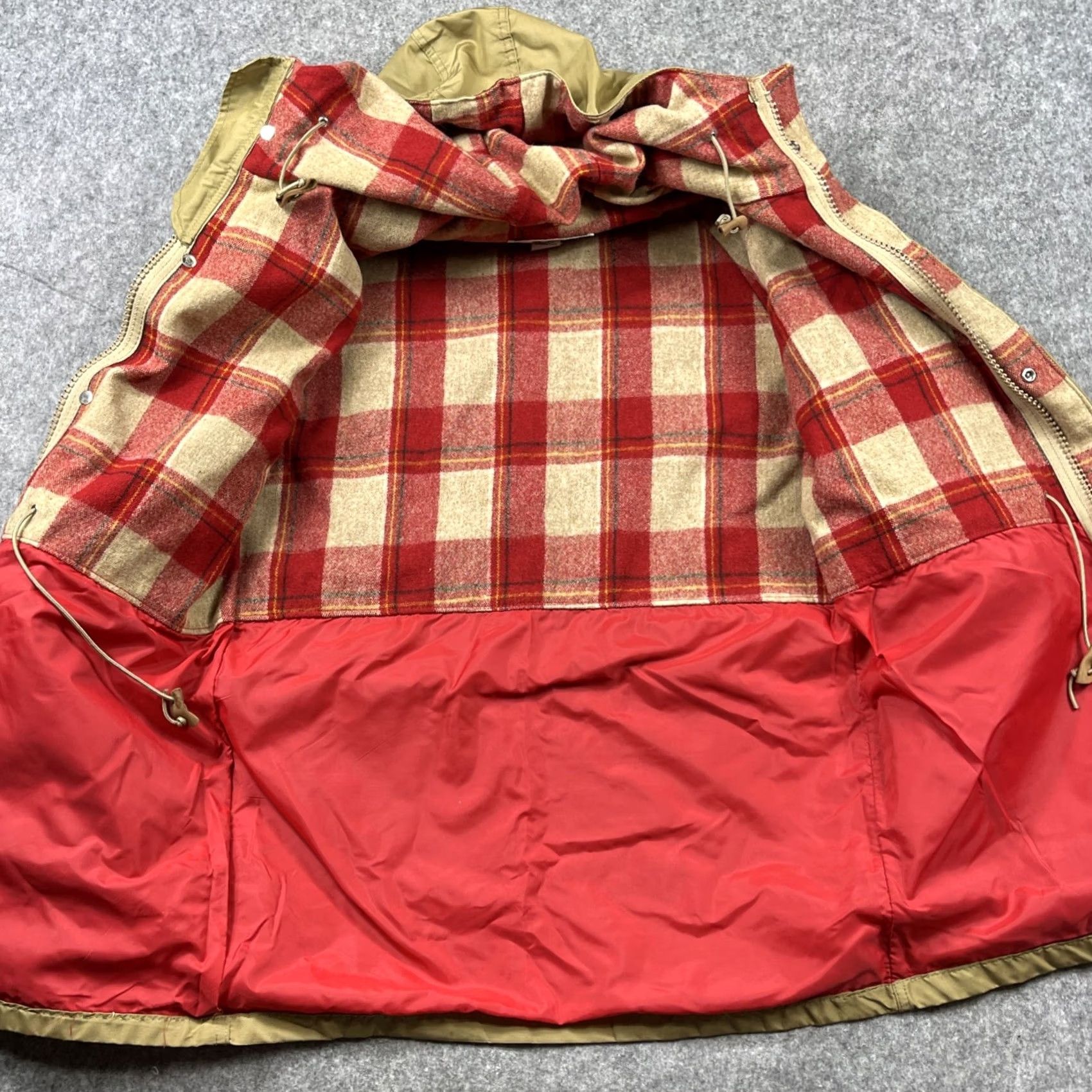 Vintage VINTAGE Woolrich Coat Jacket Rain Hooded Chore Nylon Cotton Wool Lined Beige Khaki Plaid 29 in. 40 in. S Mens Womens Boys Girls Size US S / EU 44-46 / 1 - 4 Thumbnail