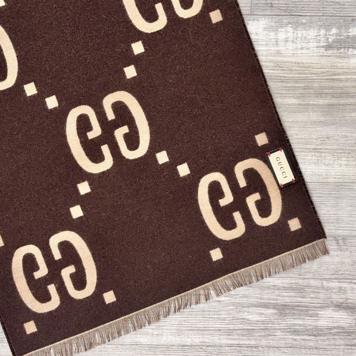 Gucci BROWN TAN GG JACQUARD WOOL SILK SCARF Size ONE SIZE - 2 Thumbnail