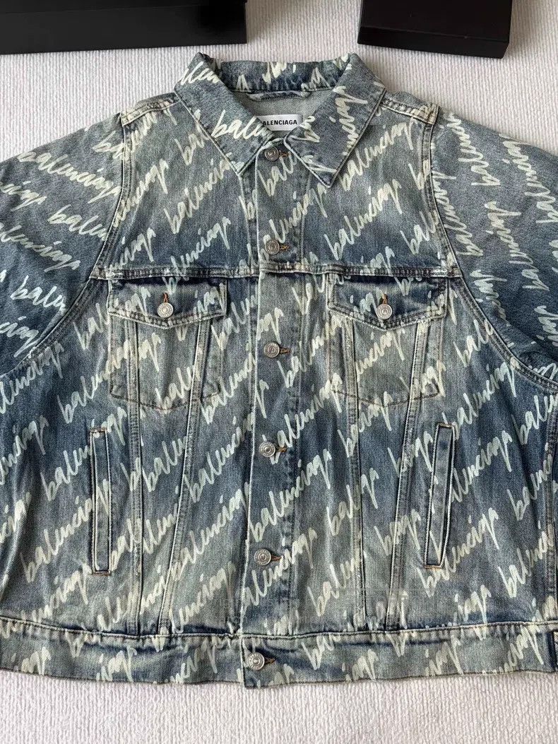 Balenciaga Balenciaga Vintage denim all-over print jacket coat Size XXS / US 00 / IT 34 - 2 Thumbnail