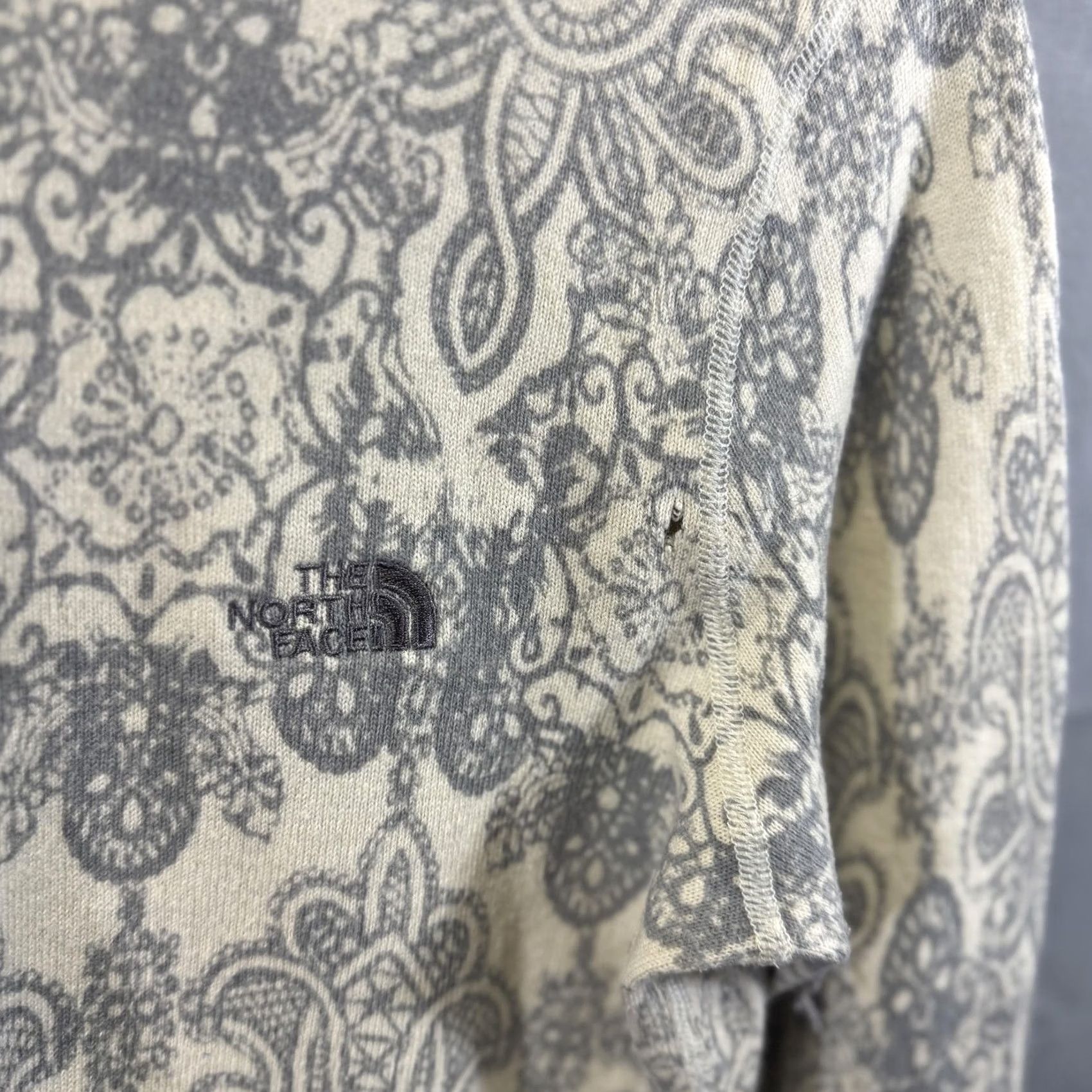 The North Face VINTAGE The North Face Sweater Womens M Full Zip Paisley Pattern Wool Cotton Nylon White Gray Size M / US 6-8 / IT 42-44 - 3 Thumbnail