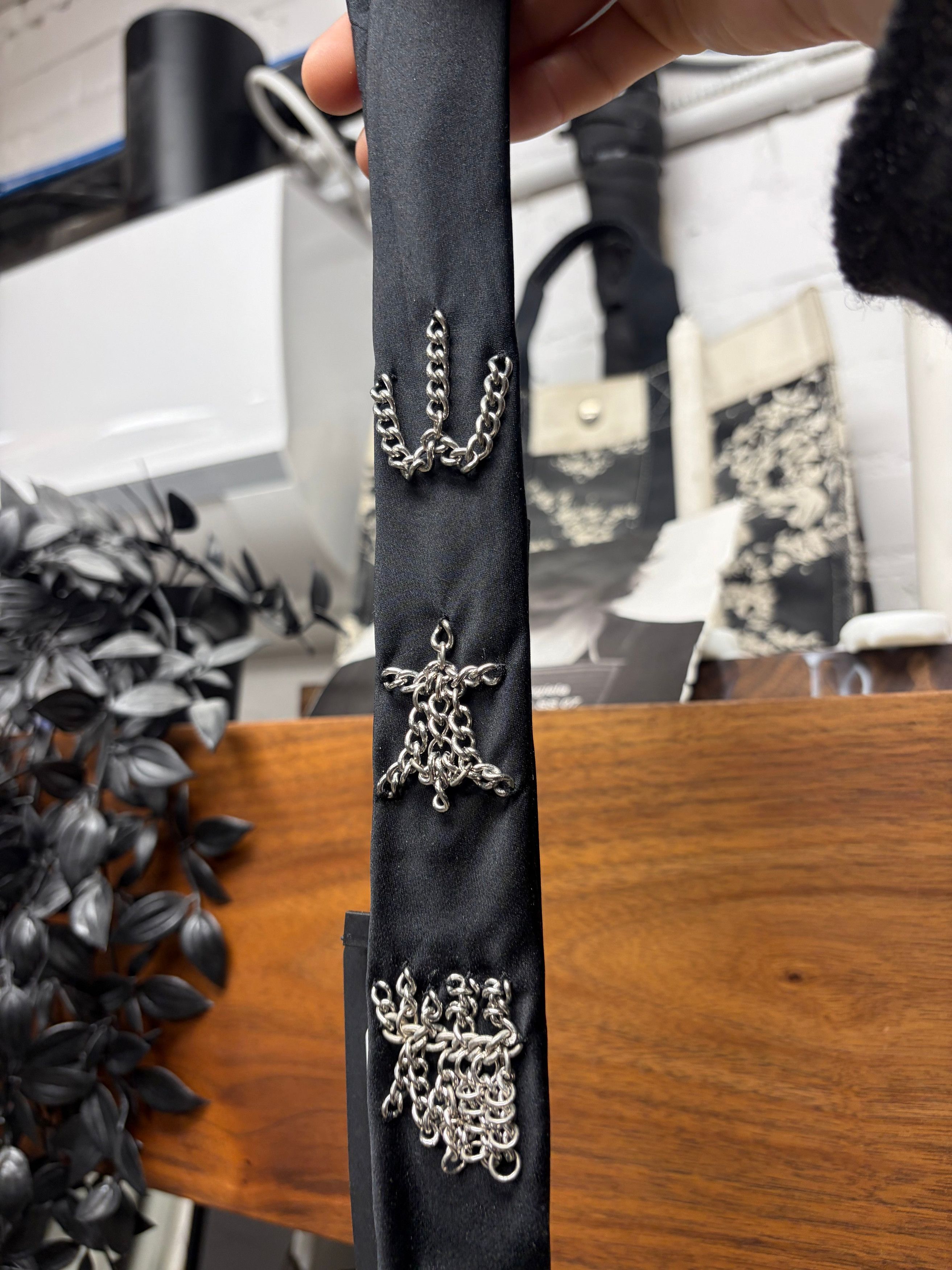 Yohji Yamamoto AW2016 Yohji Yamamoto Pour Homme ‘Chain Mail’ Black Silk Necktie Size ONE SIZE - 3 Thumbnail
