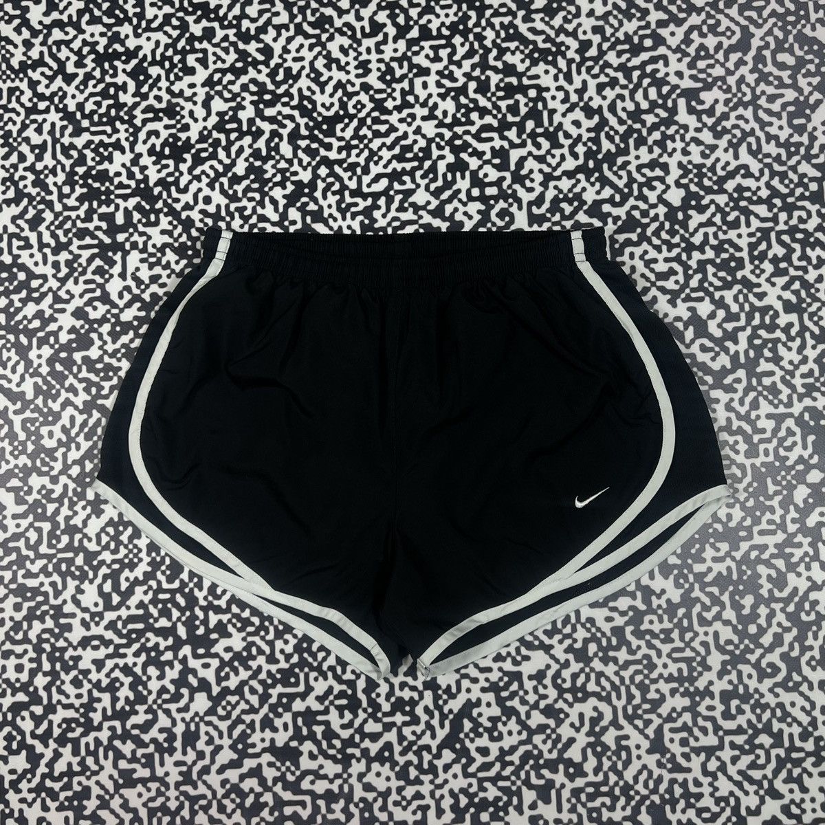 Nike Vintage Y2K Nike Swoosh Logo Retro Sport Style Casual Shorts Size US 31 - 1 Thumbnail