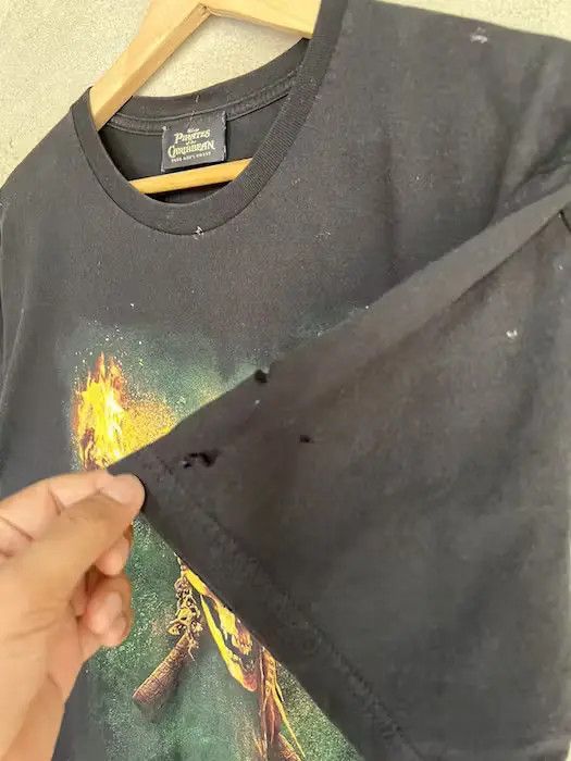 Vintage Vintage Pirates Of Caribbean Movies Tshirt Size US L / EU 52-54 / 3 - 4 Thumbnail