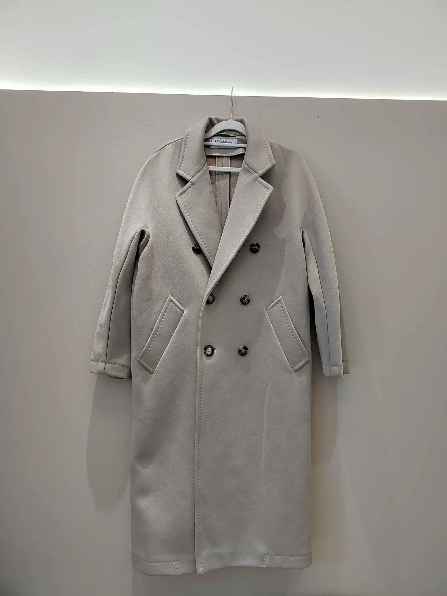 Max Mara maxmara madame double-breasted coat in beige Size US S / EU 44-46 / 1 - 1 Thumbnail