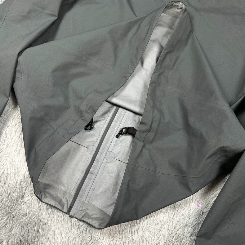 Arc'teryx Arcteryx Beta Jacket Dark Gray L Size US L / EU 52-54 / 3 - 8 Thumbnail