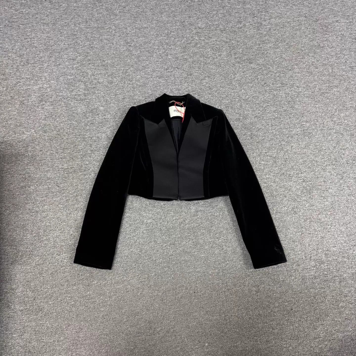 Fendi Fendi black velvet & satin short blazer 36 99new Size XS / US 0-2 / IT 36-38 - 1 Thumbnail