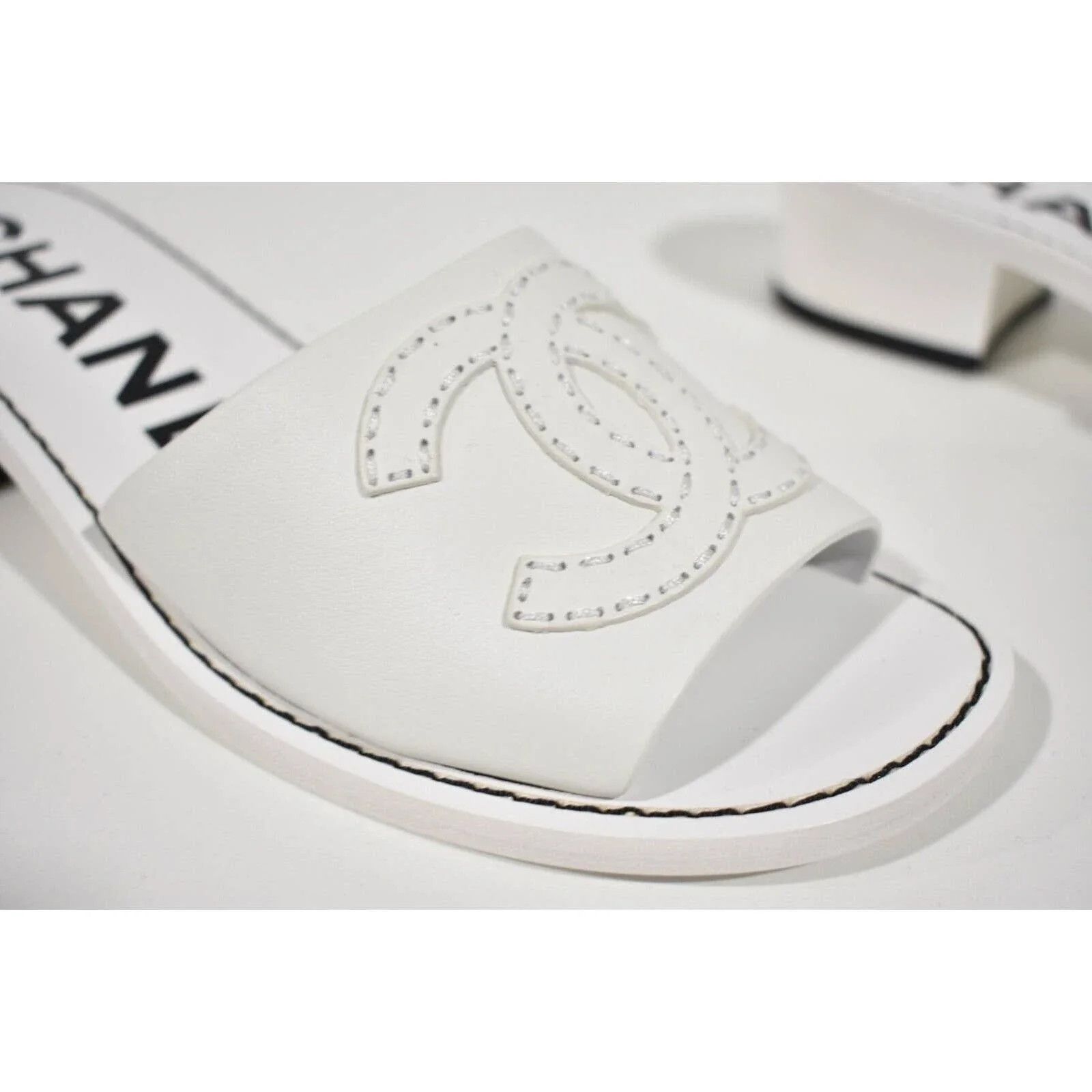 Chanel Chanel 22S White Calfskin Leather CC Logo Mules Slide Size US 10 / IT 40 - 5 Thumbnail