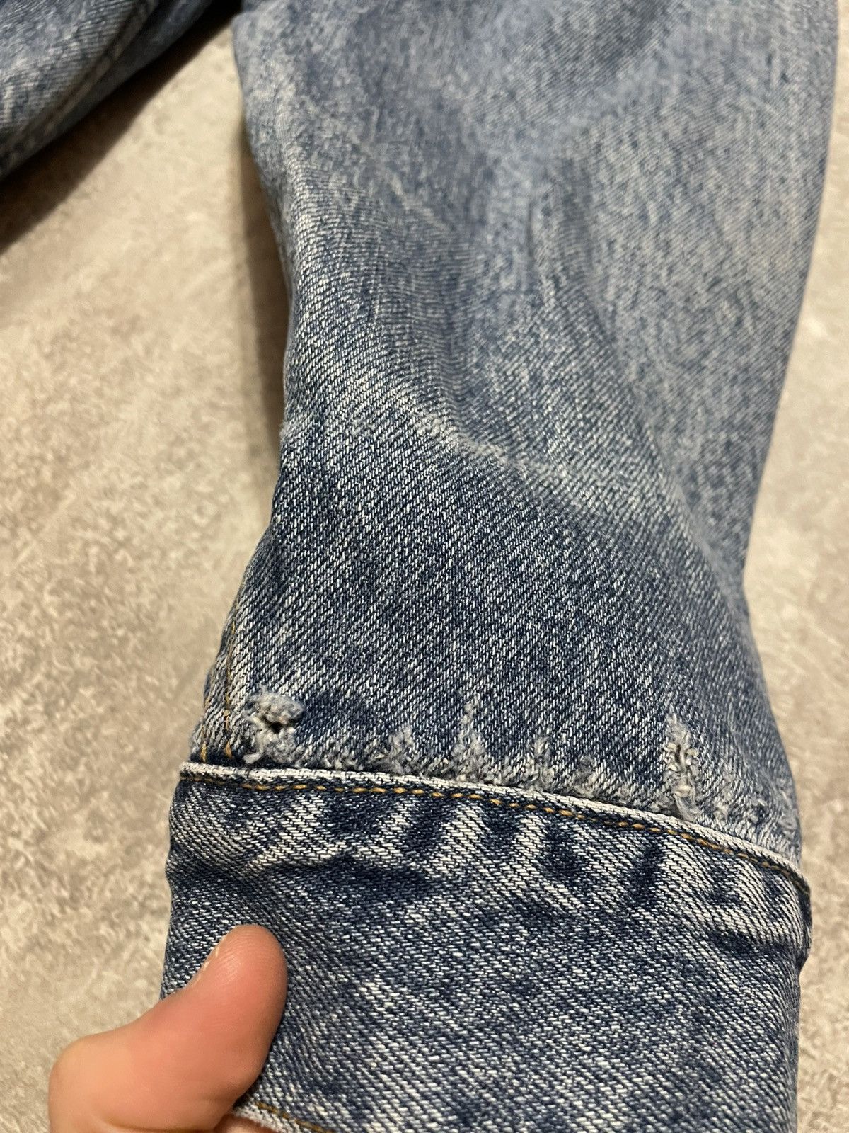 Levi's Vintage Levis Distressed Denim Jacket 90s Size L Men’s Size US L / EU 52-54 / 3 - 12 Thumbnail