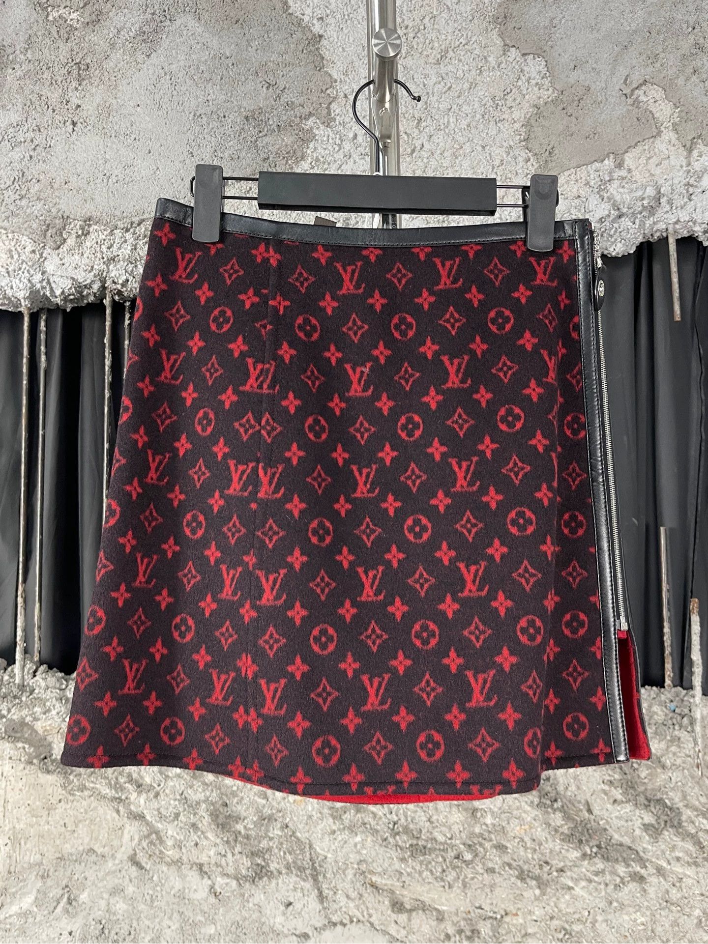 Louis Vuitton LV Monogram Wool Mini Skirt Women's Size 36 Size 26" / US 2 / IT 38 - 2 Thumbnail