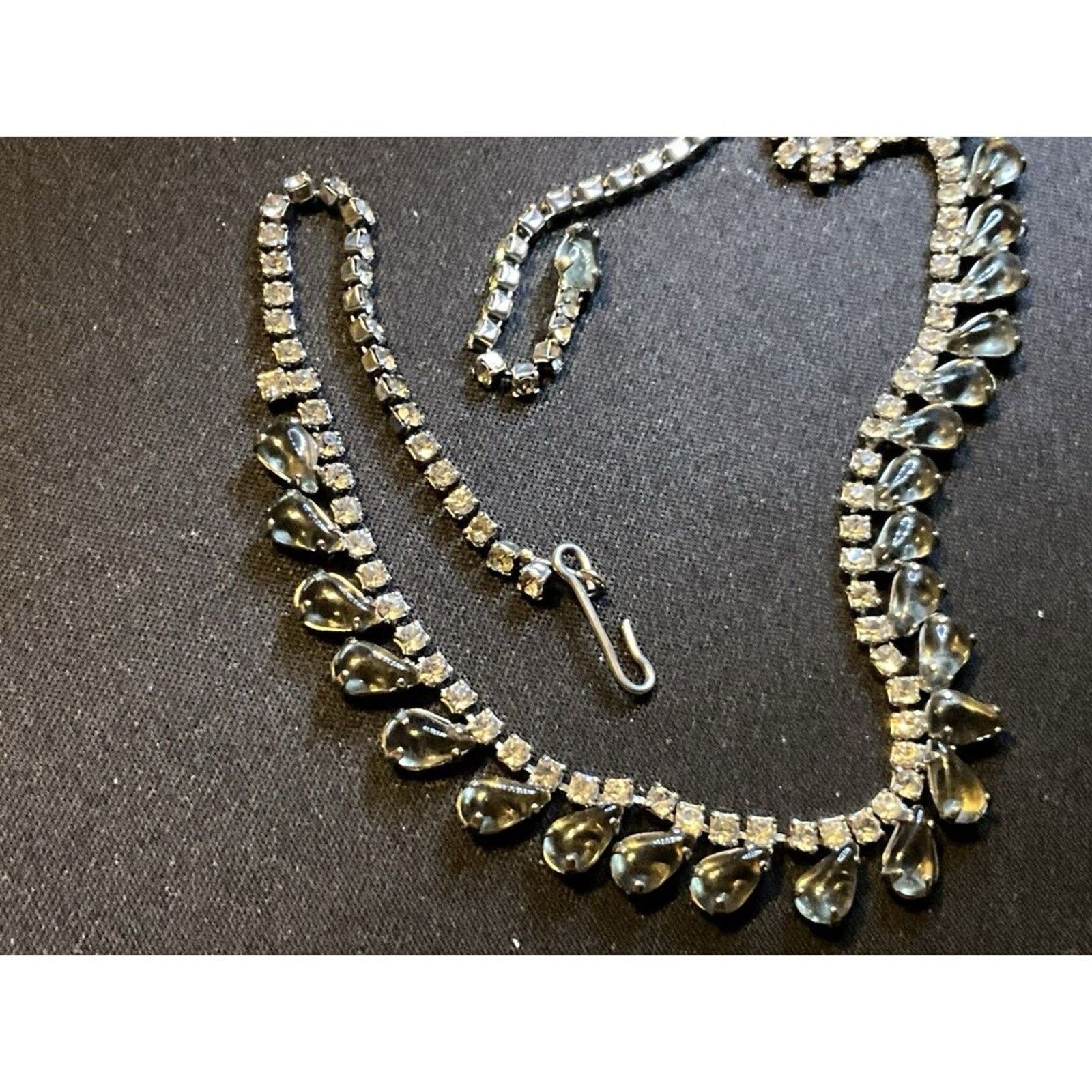 Other 14in Vintage Rhinestone Teardrop Dangle Crystal Necklace Size ONE SIZE - 5 Thumbnail