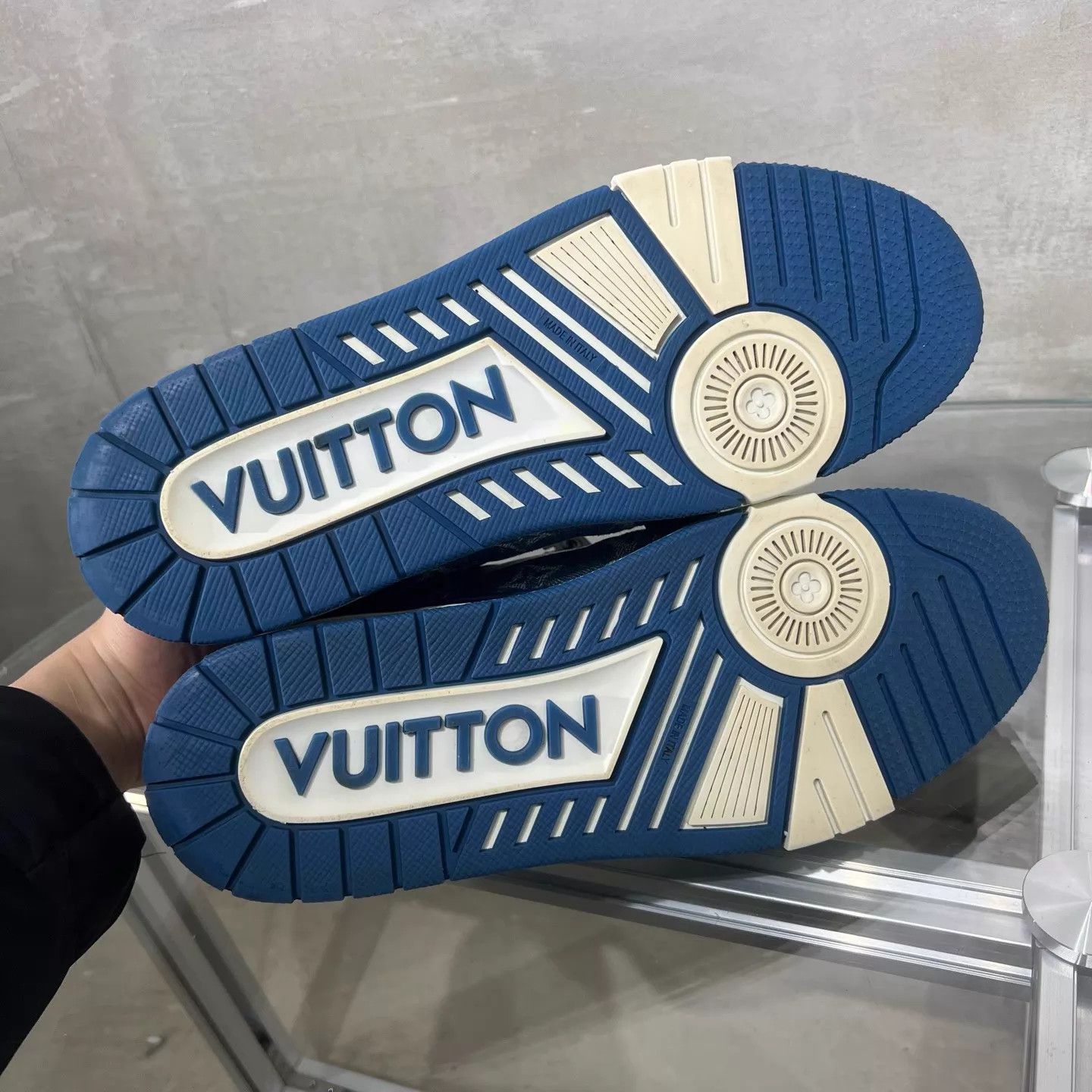 Louis Vuitton LV Trainer white blue denim UK8/42 Size US 9 / EU 42 - 7 Thumbnail