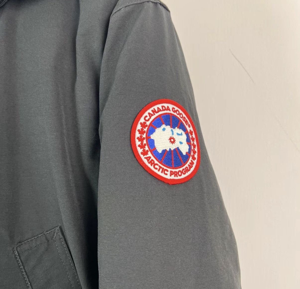 Canada Goose Canada Goose / Black Mid-Length Parka Down Jacket K12 Size S / US 4 / IT 40 - 4 Thumbnail