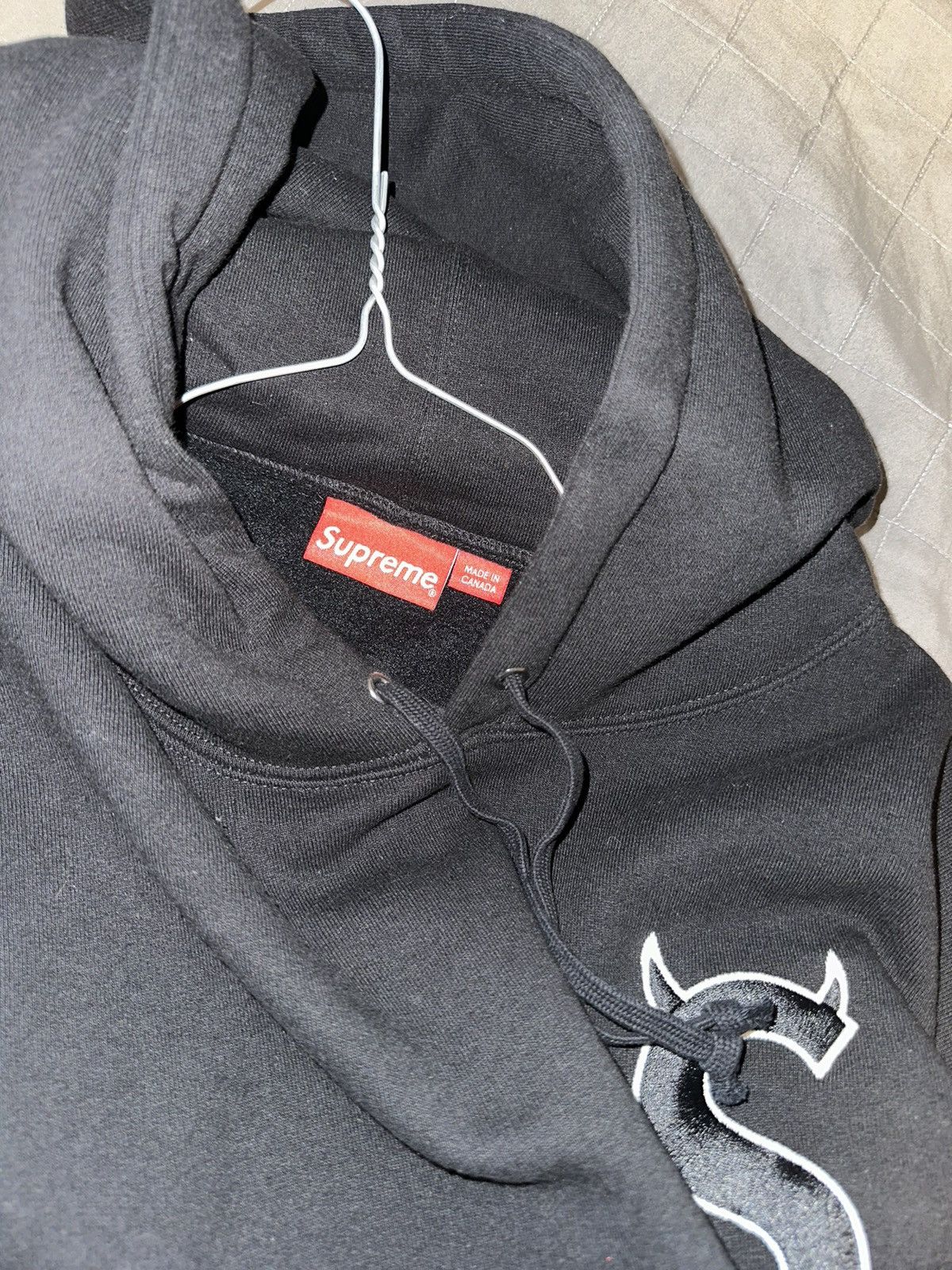 Supreme Supreme devil logo Size US XL / EU 56 / 4 - 3 Thumbnail