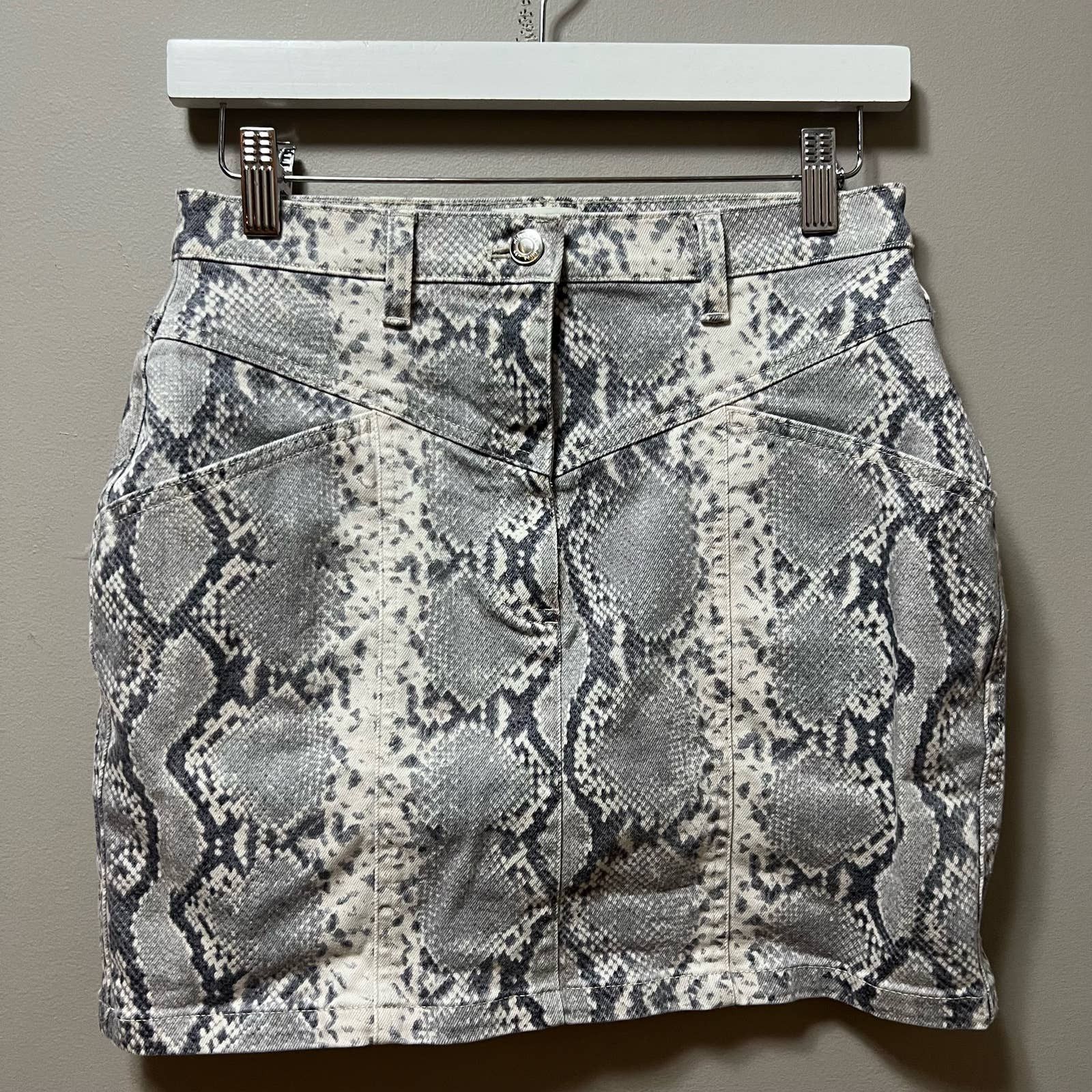 Aritzia Wilfred Aritzia Free Kelsey Python Denim Mini Skirt size 6 ...