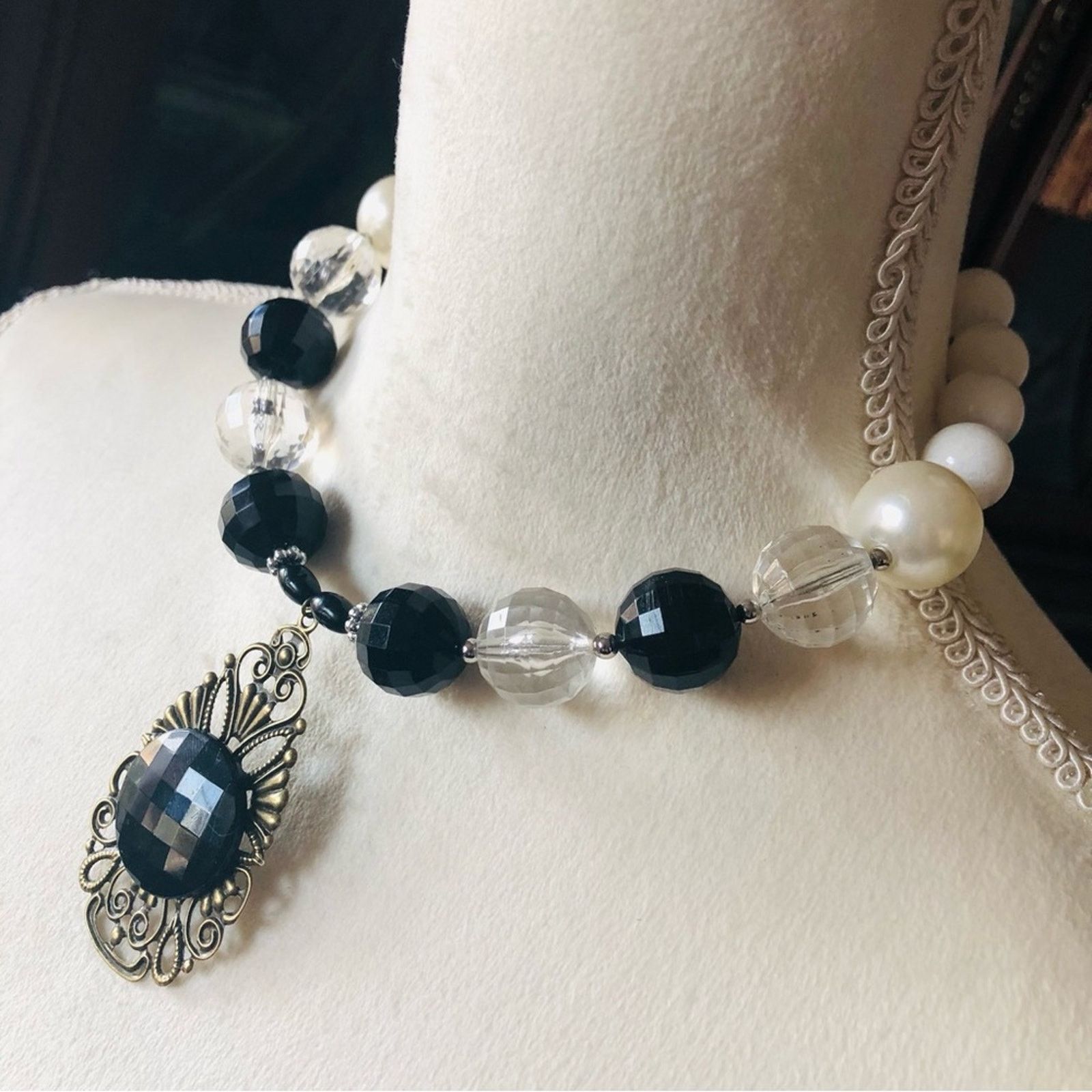 Handmade Handcrafted classy elegant bold glass Pearl necklace Size ONE SIZE - 5 Thumbnail