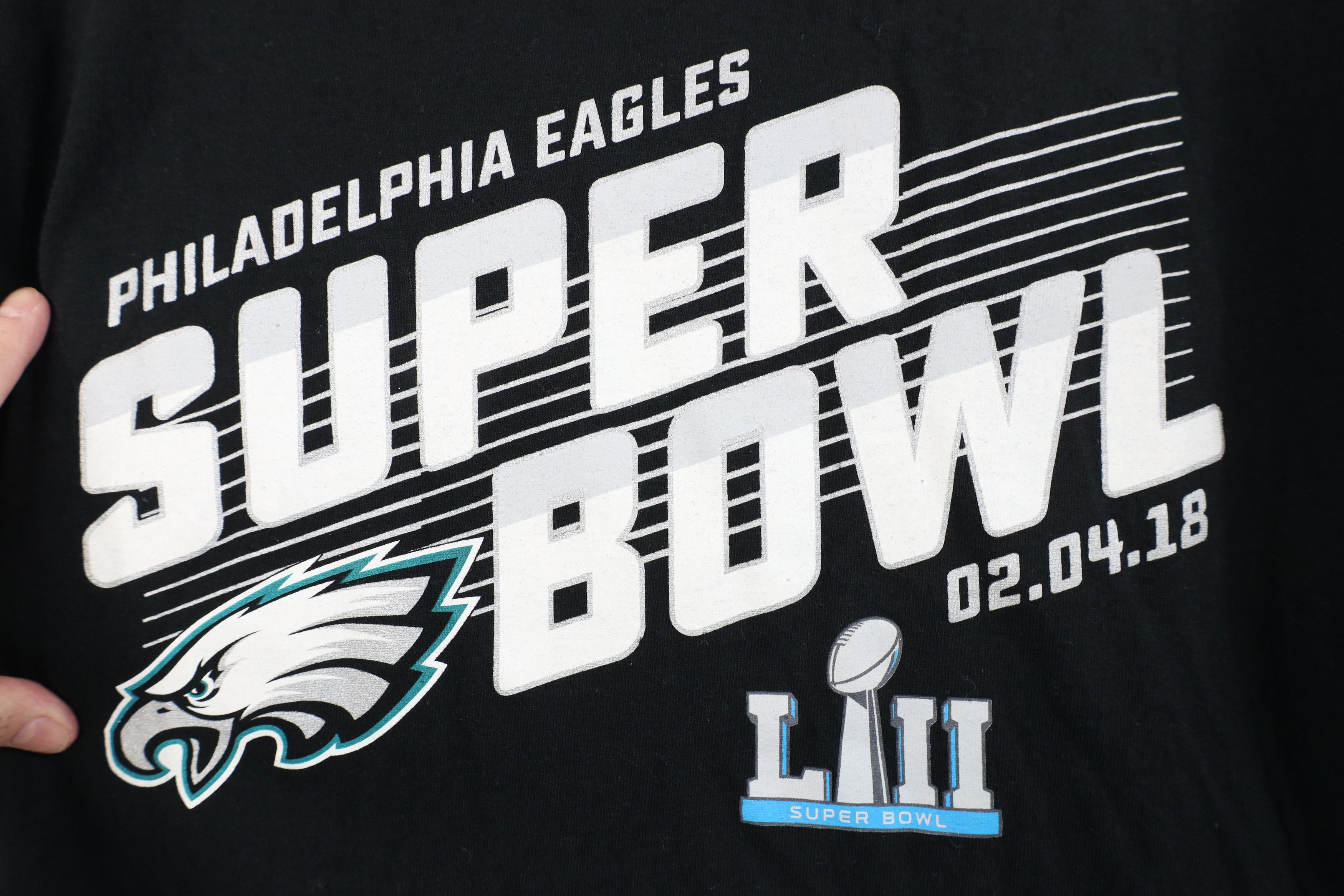 Vintage NFL Super Bowl LII Philadelphia Eagles Football T-Shirt Size US L / EU 52-54 / 3 - 4 Thumbnail
