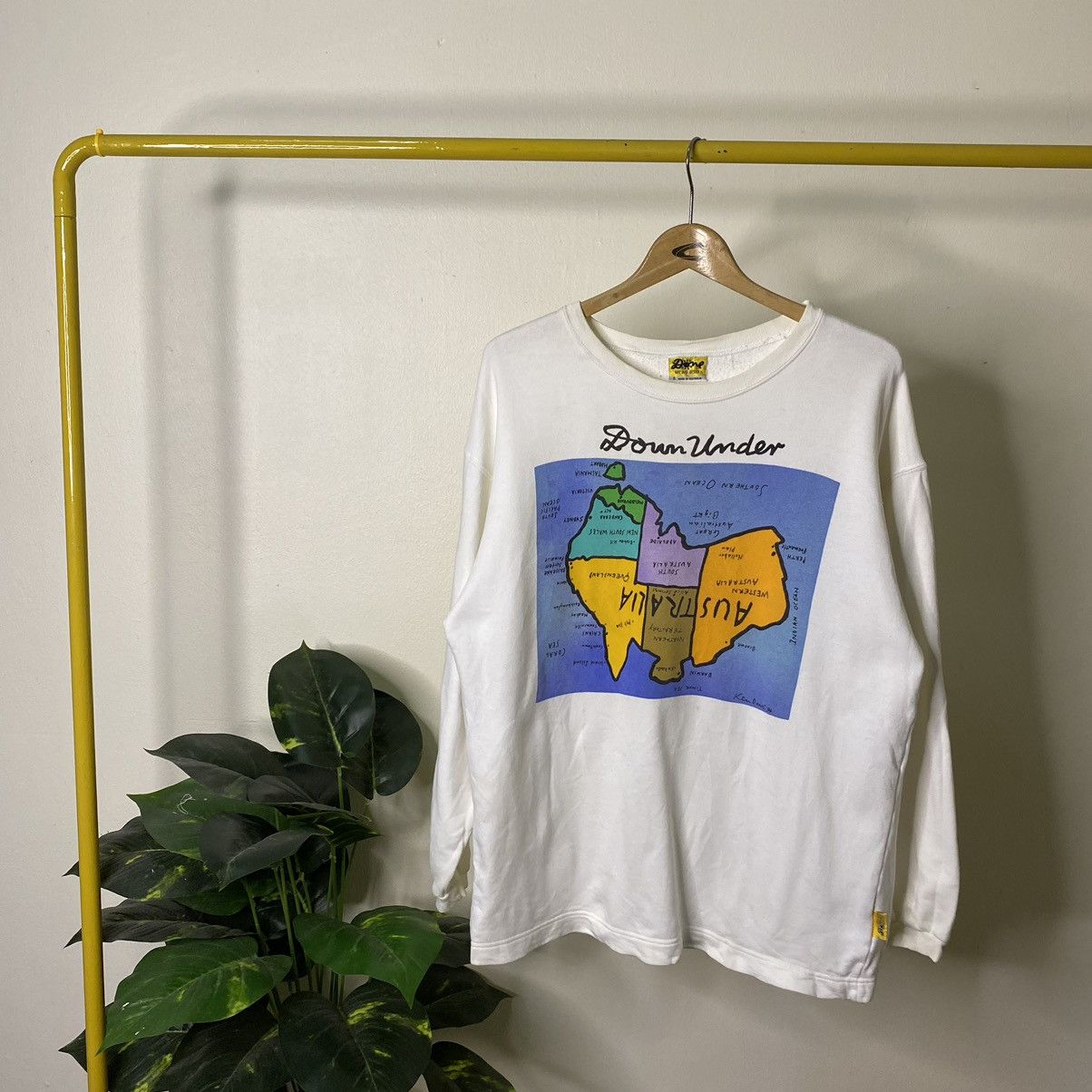 Vintage 1990s Ken Done Art and Design Australia Map Sweatshirt Size US M / EU 48-50 / 2 - 1 Thumbnail