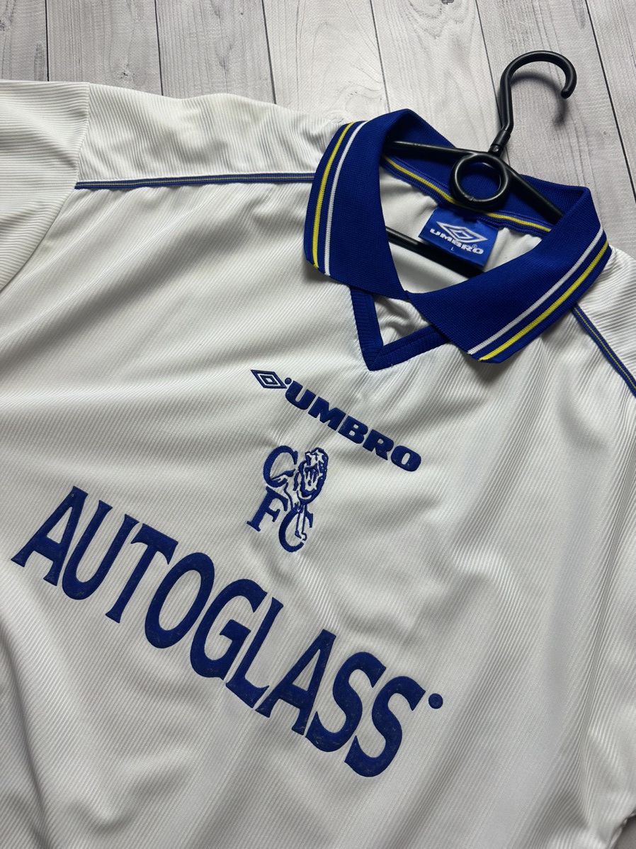 Chelsea Soccer × Umbro × Vintage Vintage Umbro Chelsea soccer jersey white rare L logo Size US M / EU 48-50 / 2 - 5 Thumbnail