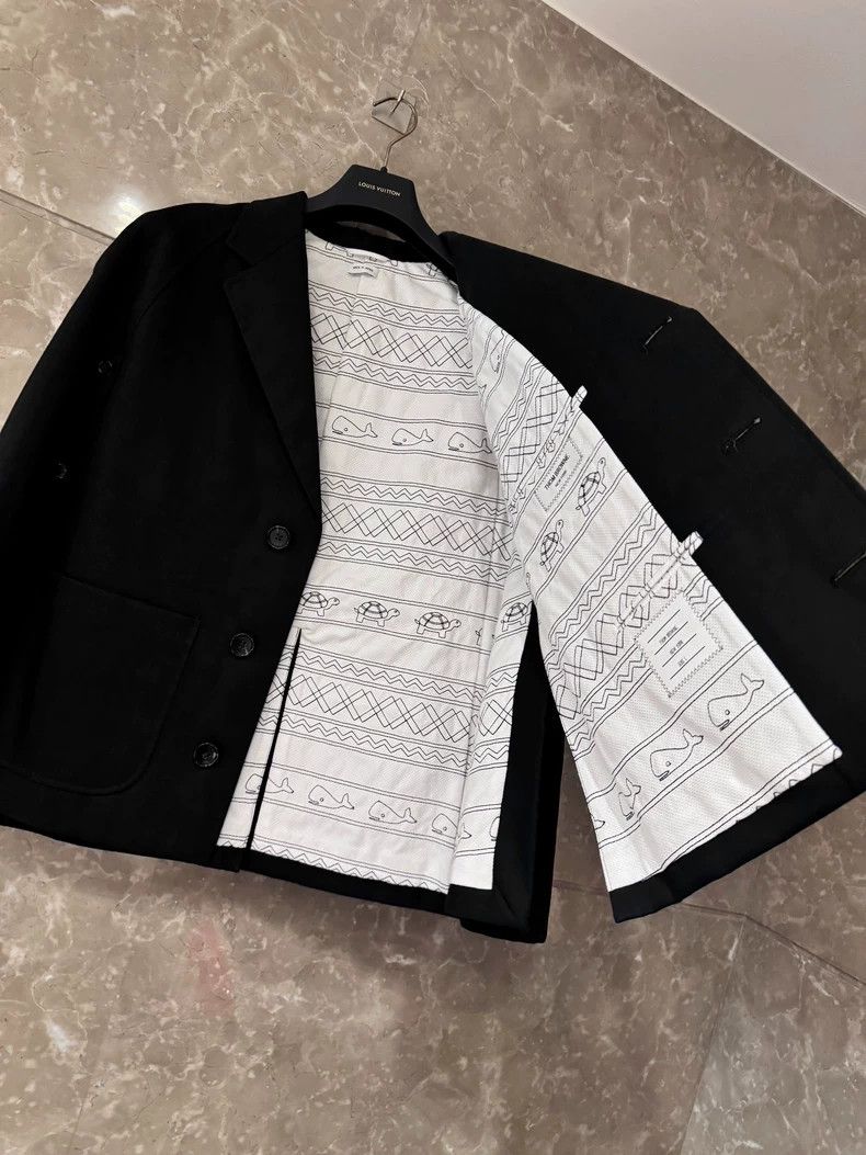 Thom Browne Thom Browne size1 A beautiful embroidered cloak Size US S / EU 44-46 / 1 - 3 Thumbnail