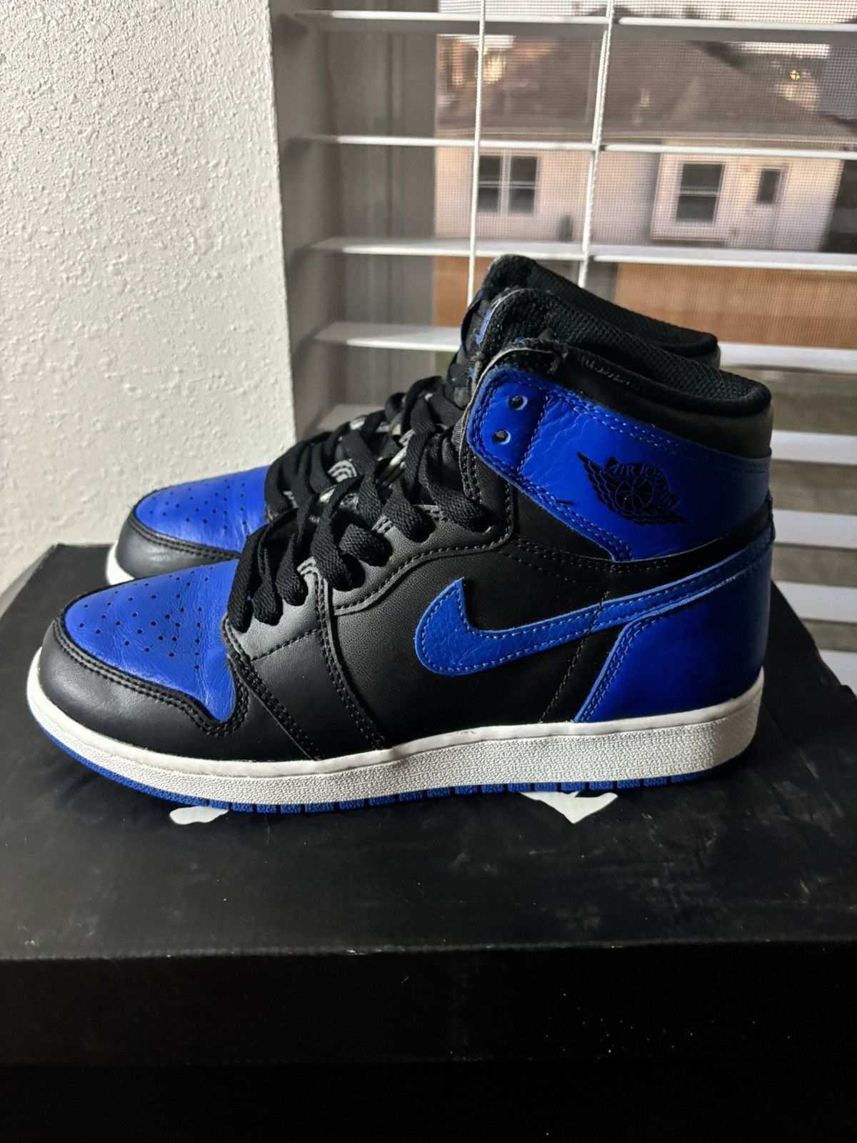 Jordan Brand Jordan 1 Retro Royal (2017) (GS) Size US 6 / EU 39 - 3 Thumbnail