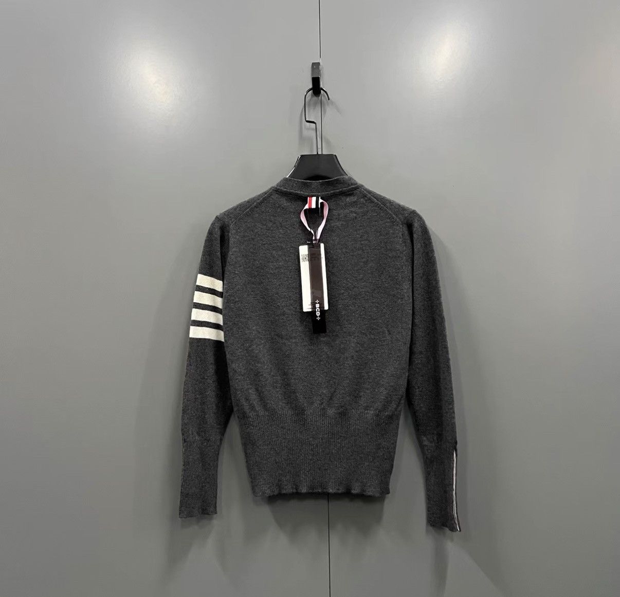 Thom Browne Thom Browne Classic Four-Stripe Knit Cardigan J41 Size S / US 4 / IT 40 - 2 Thumbnail