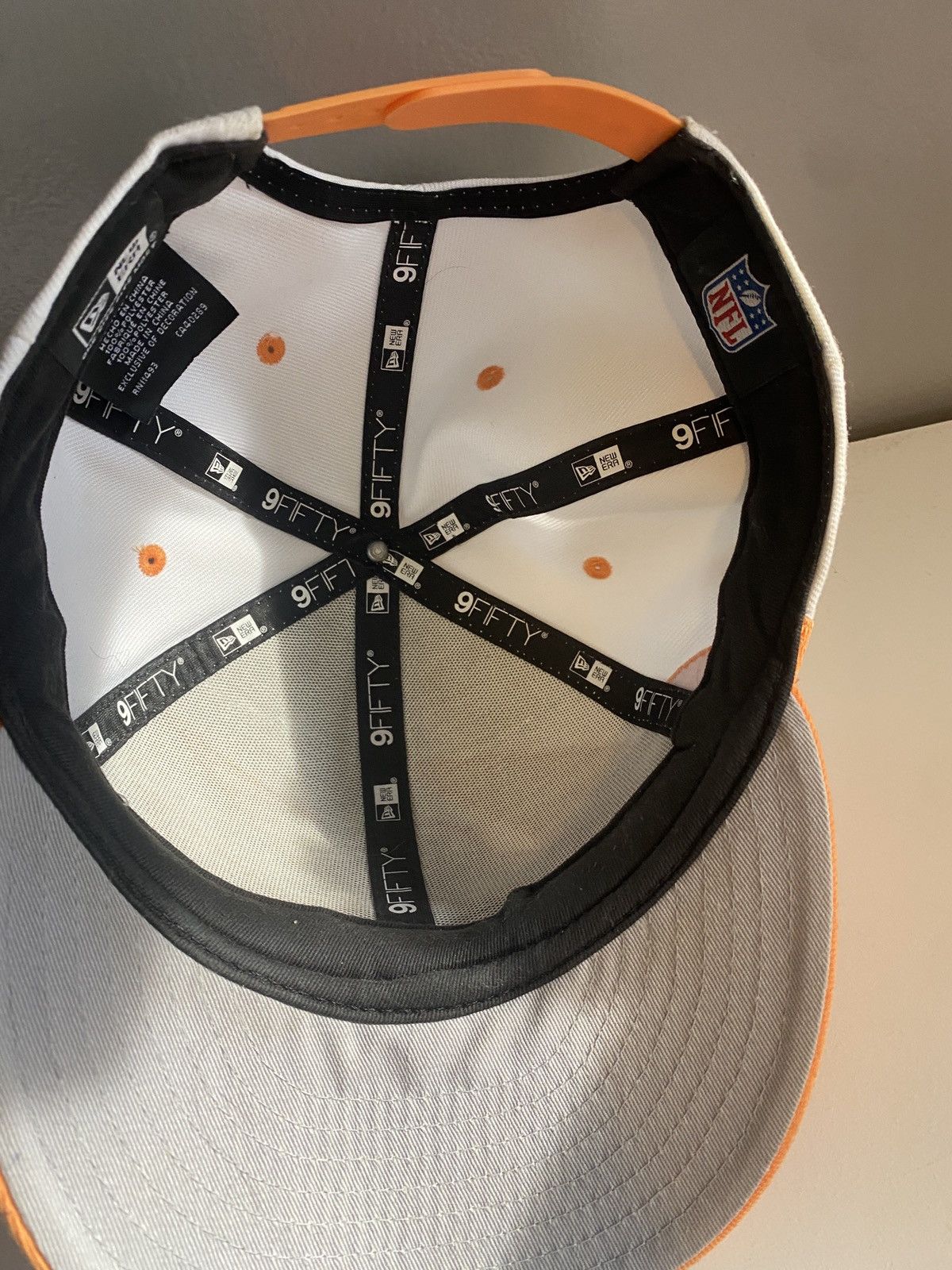 New Era Vintage Nee Era Tampa Bay Bucs Creamsicle Shark Tooth Hat Size ONE SIZE - 6 Thumbnail