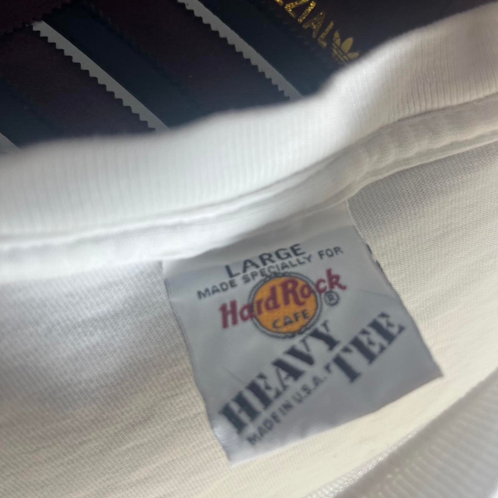 Hard Rock Cafe White Hard Rock Cafe Cleveland guitar graphic tee Size US L / EU 52-54 / 3 - 3 Thumbnail