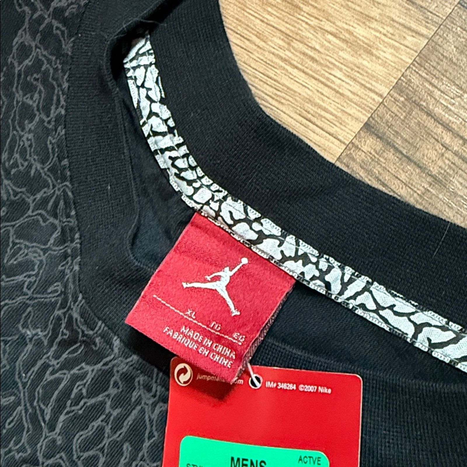 Jordan Brand 2007 Air Jordan Elephant Print Zipper Pocket Short Sleeve Size US XL / EU 56 / 4 - 8 Thumbnail