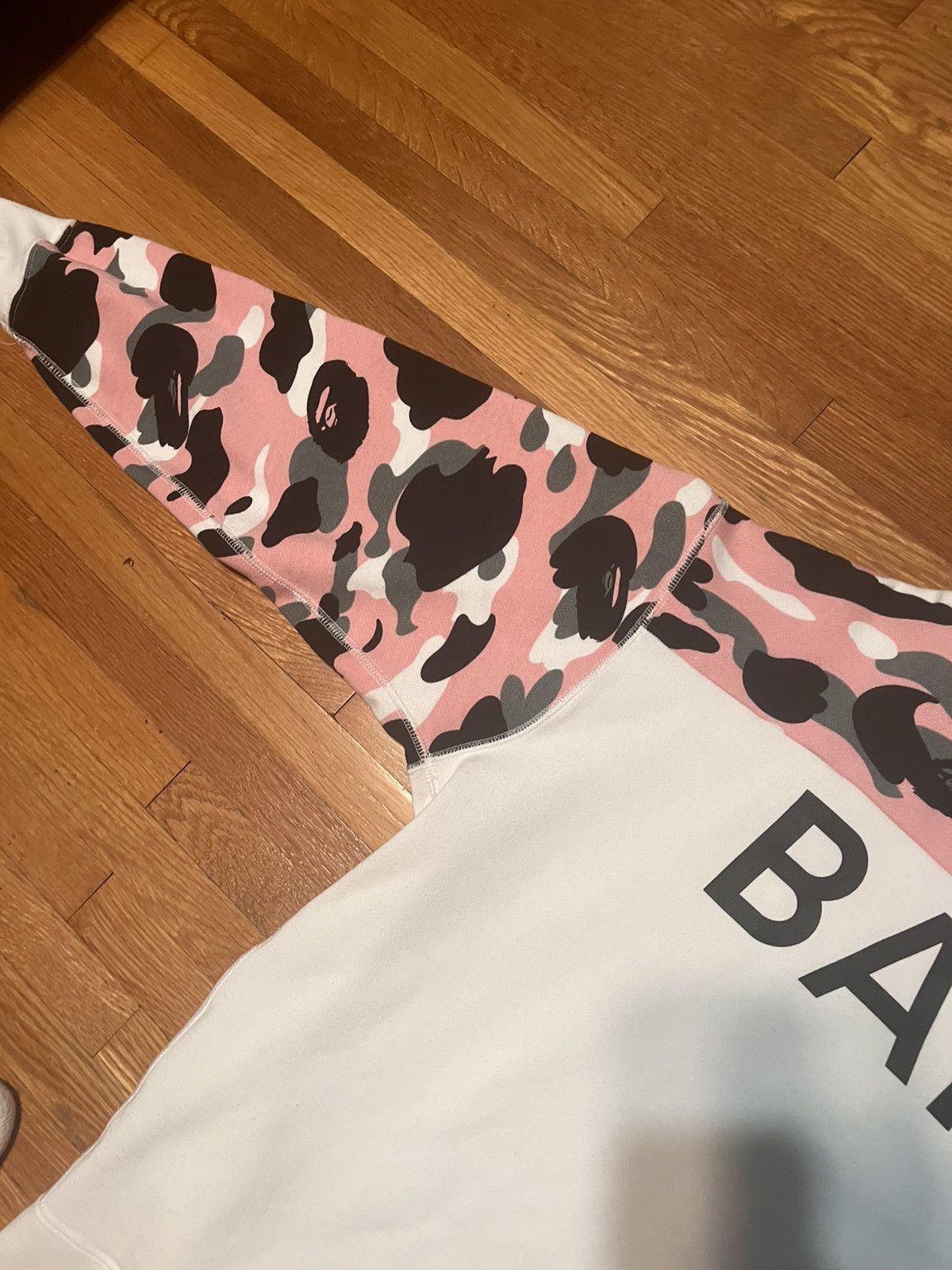 Bape Pink Camo Bape Crewneck Size US M / EU 48-50 / 2 - 3 Thumbnail