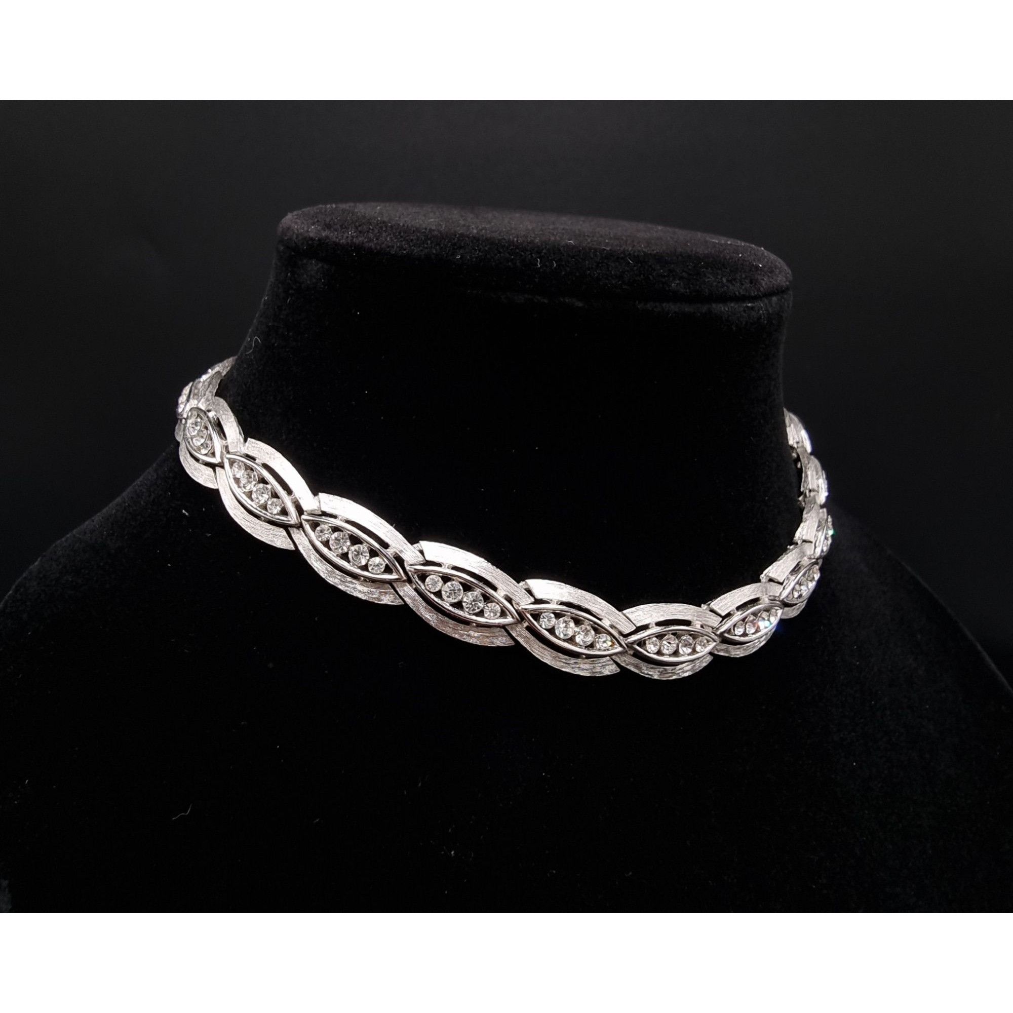 Rare Find Vintage 1960s Crown Trifari Silver-Tone Choker Nec