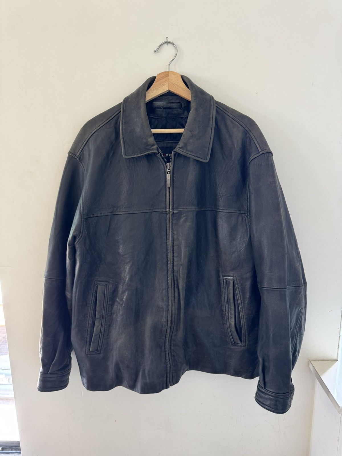 Liz Claiborne Distressed Vintage Liz Claiborne/Access Leather Jacket Size US L / EU 52-54 / 3 - 7 Thumbnail