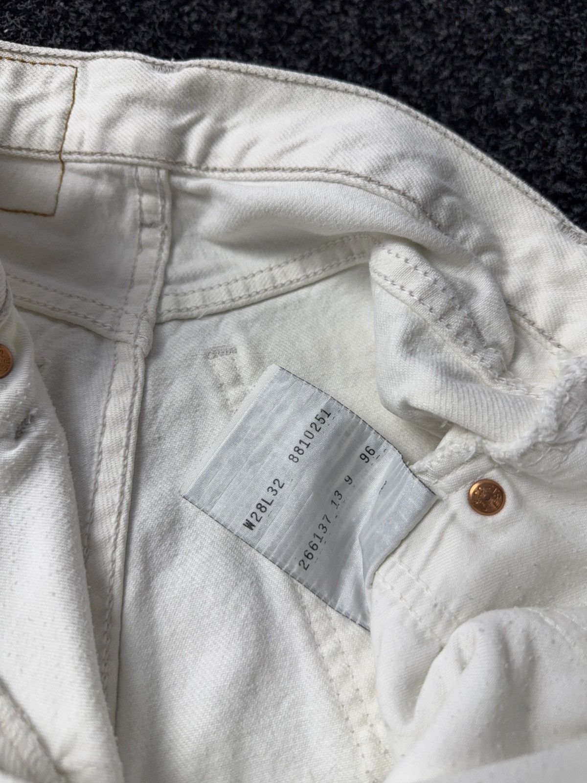 Levi's Vintage Clothing Vintage Levi’s 501 White Denim Jeans Orange Tab W25 L32 Size 25" / US 0 / IT 36 - 10 Thumbnail