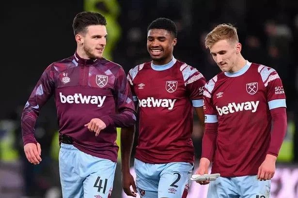 Umbro WEST HAM UNITED 2022 2023 HOME FOOTBALL SHIRT SOCCER JERSEY Size US S / EU 44-46 / 1 - 11 Thumbnail