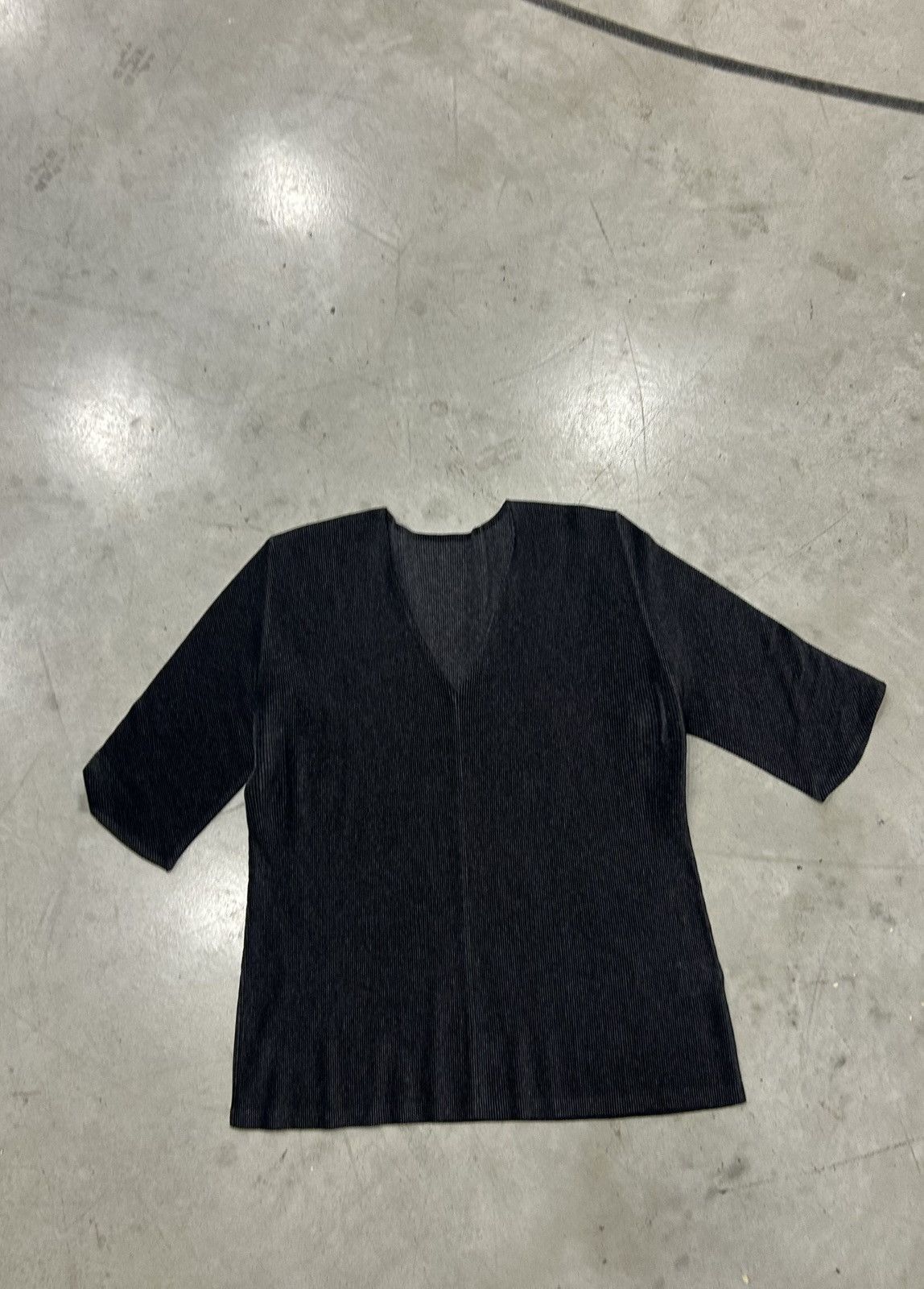 Issey Miyake × Pleats Please Issey Miyake Issey Miyake Pleats Please Tee Shirt V [Rare - Archive] Size US M / EU 48-50 / 2 - 2 Thumbnail