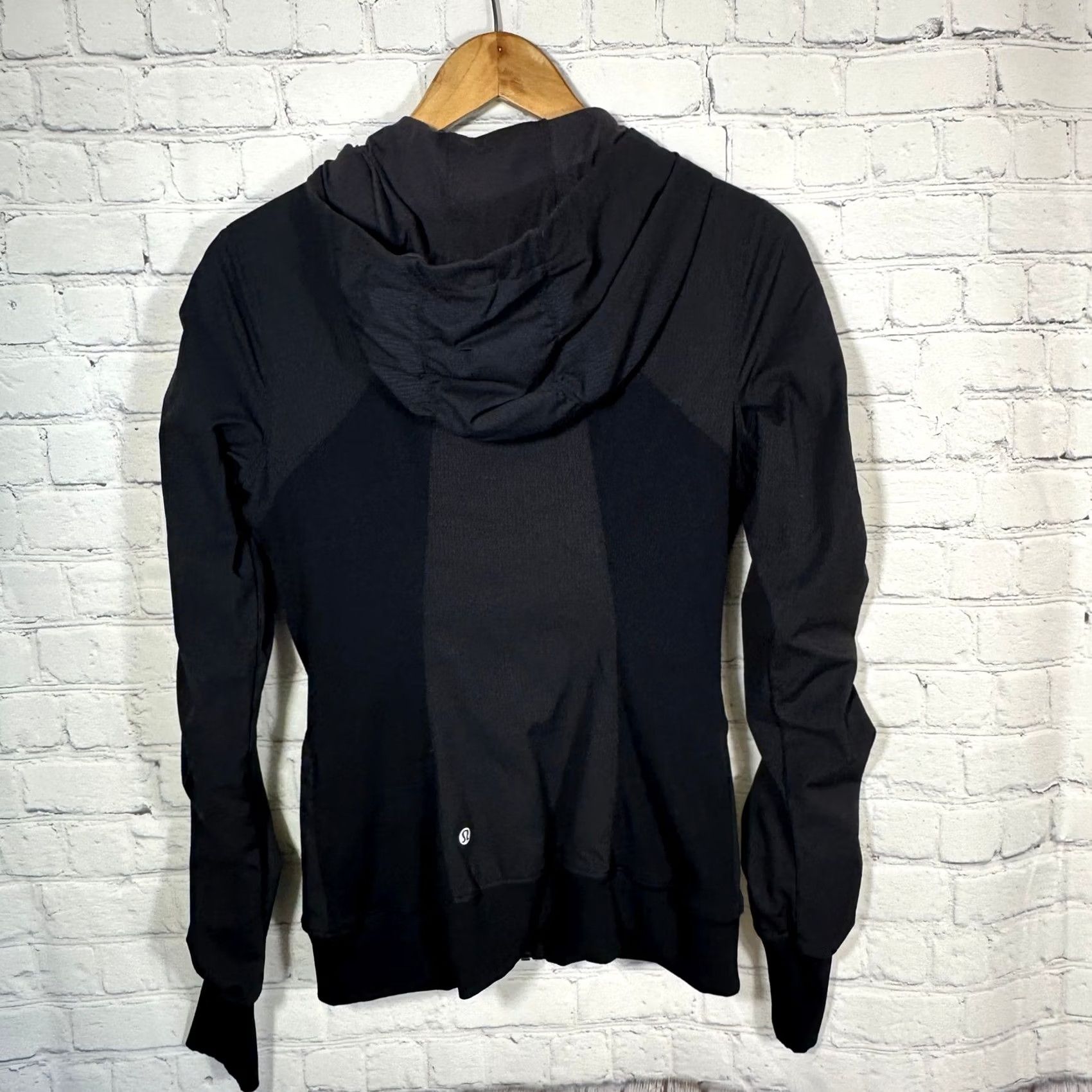 Lululemon Lululemon Stride Jacket Hoodie Full Zip Ruched Sleeve Black Women 6 Activewear Small? Size M / US 6-8 / IT 42-44 - 4 Thumbnail