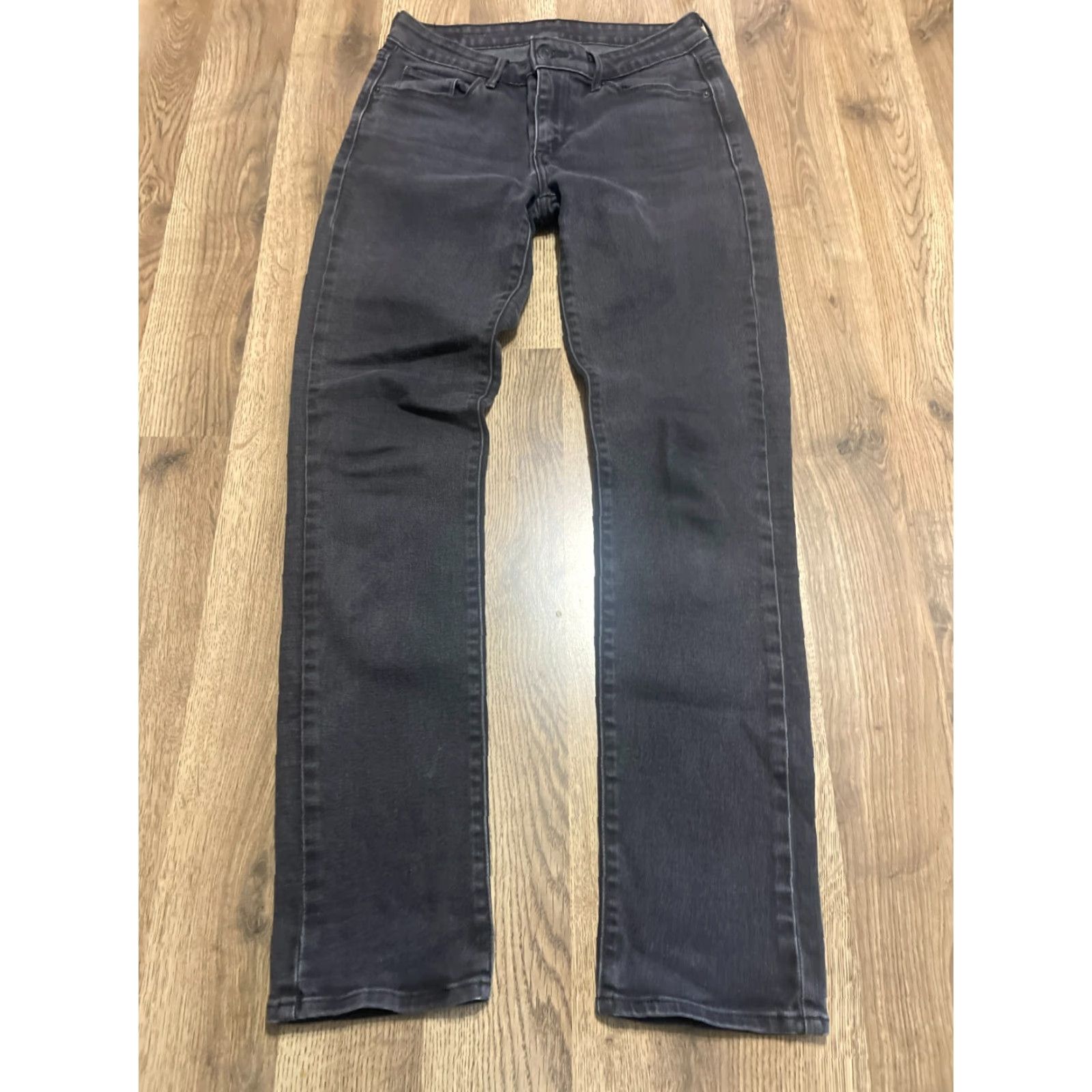 Levi's VINTAGE? No. Levi's Jeans, Women's Size 28, Black Denim Skinny Pockets Dark Wash, Regular, 30.5 in Inseam, 28 in Waist, Jeans, Women, X Size 28" / US 6 / IT 42 - 2 Thumbnail