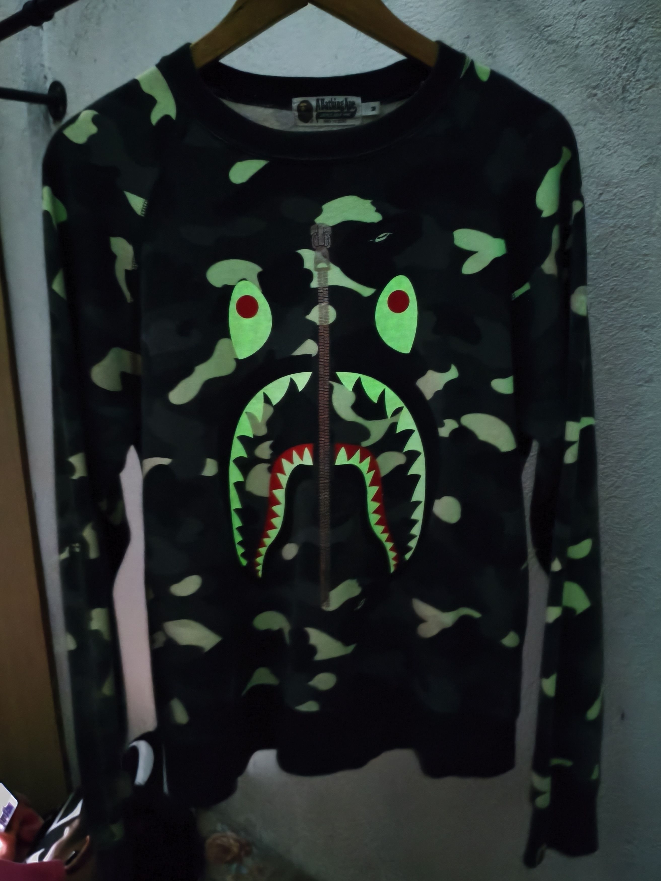 Bape Bape shark camou glowing the dark Size US M / EU 48-50 / 2 - 7 Thumbnail