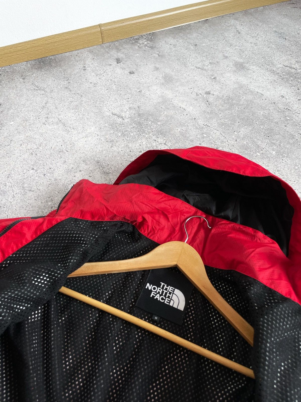 Goretex × The North Face × Vintage Vintage The North Face Gore-Tex Black Red Jacket Size US M / EU 48-50 / 2 - 8 Thumbnail