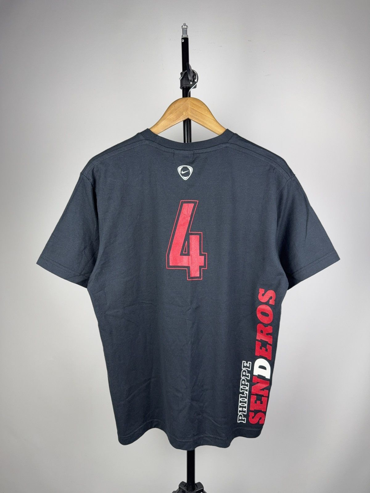 Vintage 00s Retro Nike Philippe Senderos 4 Suisse tee shirt