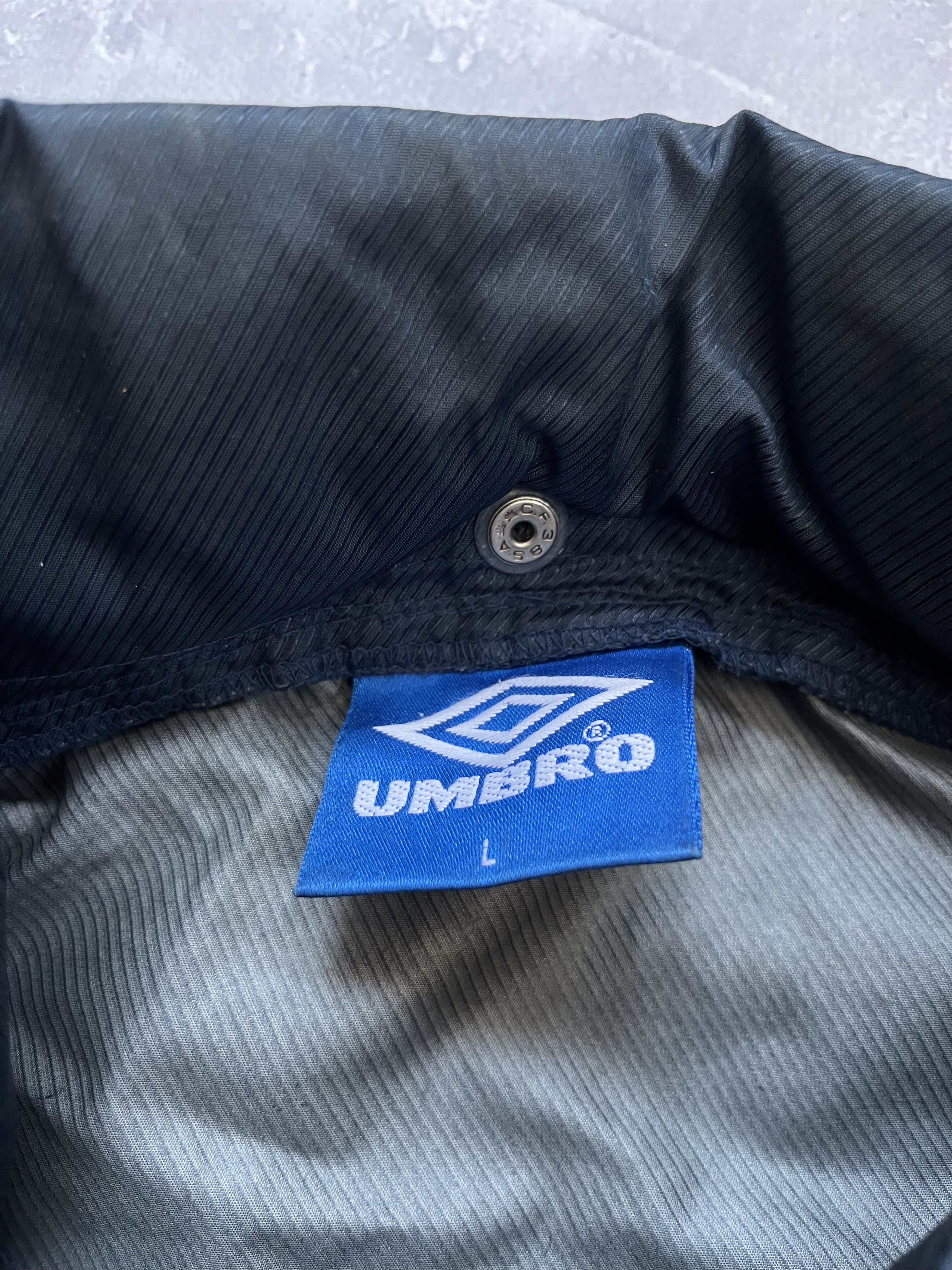 Umbro UMBRO PRO TRAINING FOOTBALL JACKET RAINCOAT JACKET VINTAGE Size US L / EU 52-54 / 3 - 14 Thumbnail