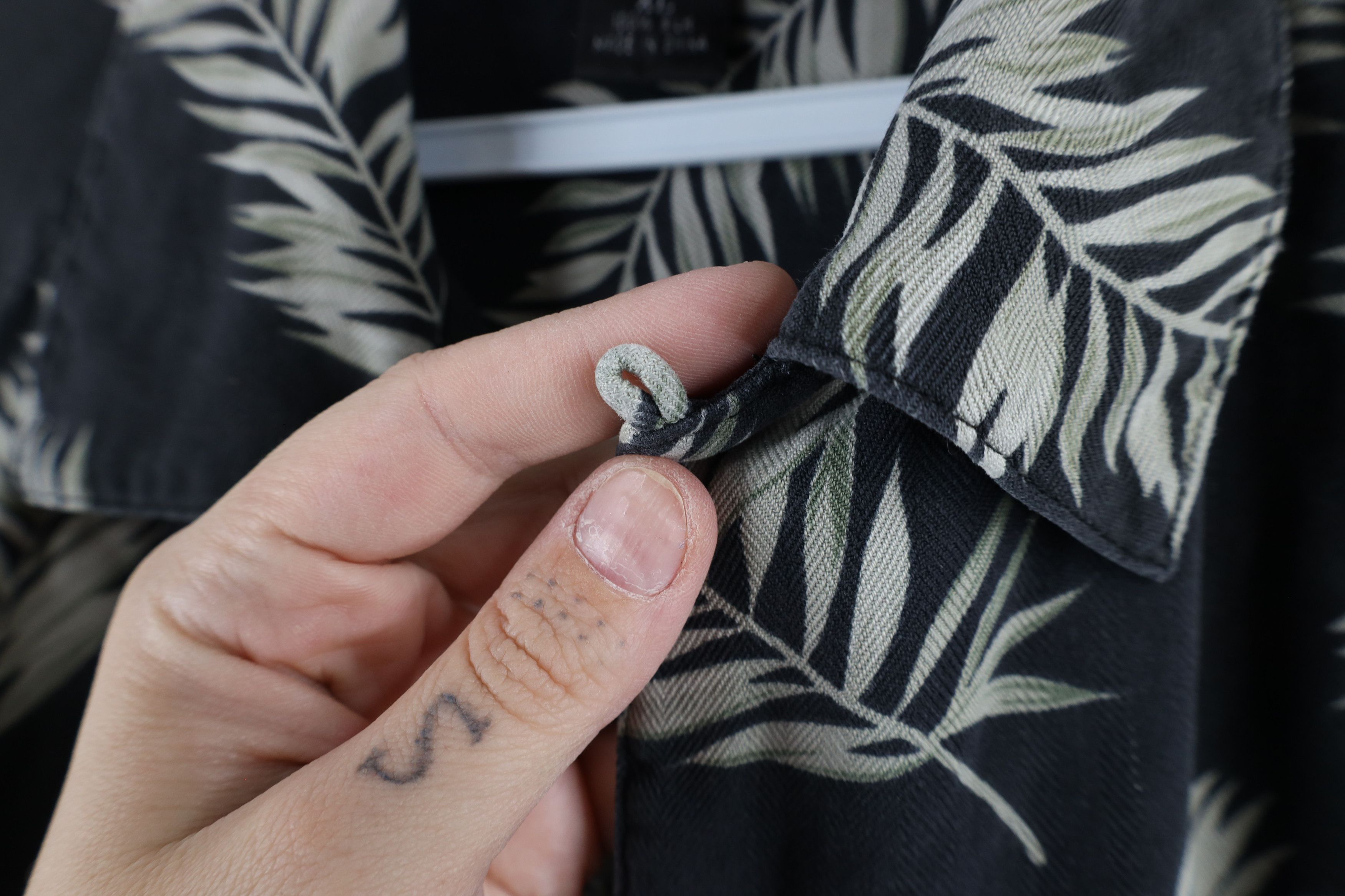 Vintage Vintage 90s Streetwear Palm Leaf Looped Collar Button Shirt Size US XL / EU 56 / 4 - 7 Thumbnail
