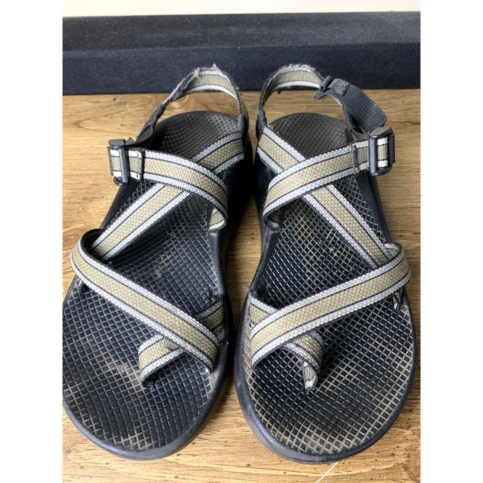 Chaco Chaco Sandals Men’s Size 9 Gray Slide Outdoor Beach Vacation USA Size ONE SIZE - 6 Thumbnail