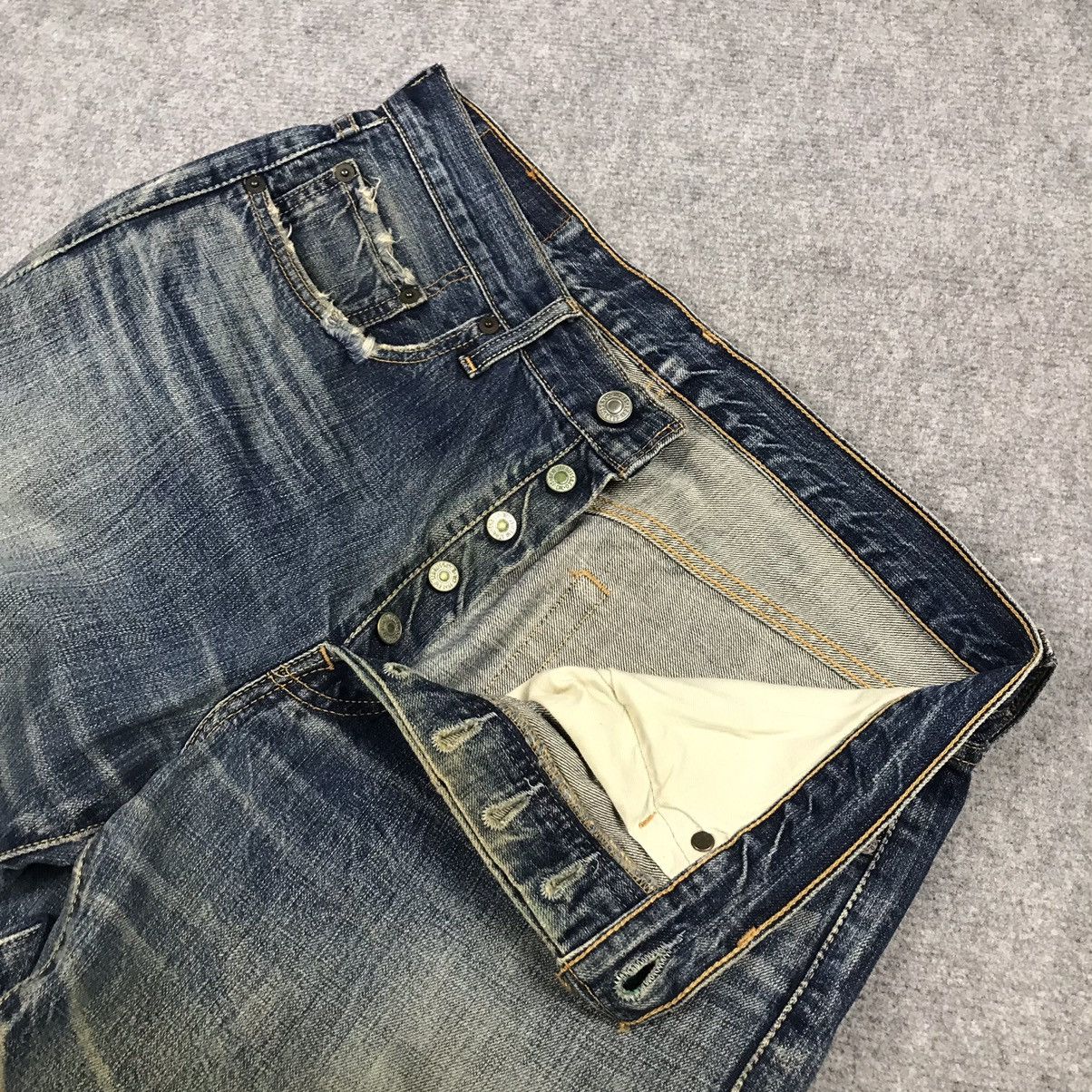 Levi's Vintage Clothing VINTAGE LEVIS 501 32X33 DISTRESSED DENIM PANTS Size US 32 / EU 48 - 14 Thumbnail