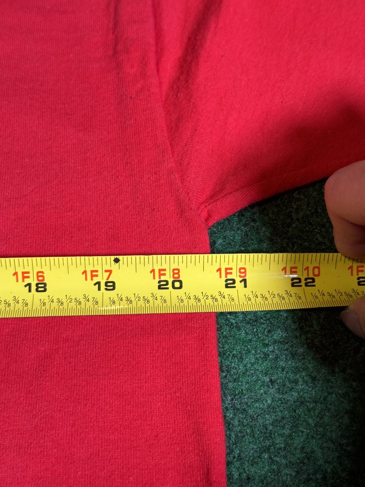 Peanuts × Vintage Vintage 90s Snoopy Peanuts Santa’s Helper Christmas T Shirt Size US L / EU 52-54 / 3 - 6 Thumbnail