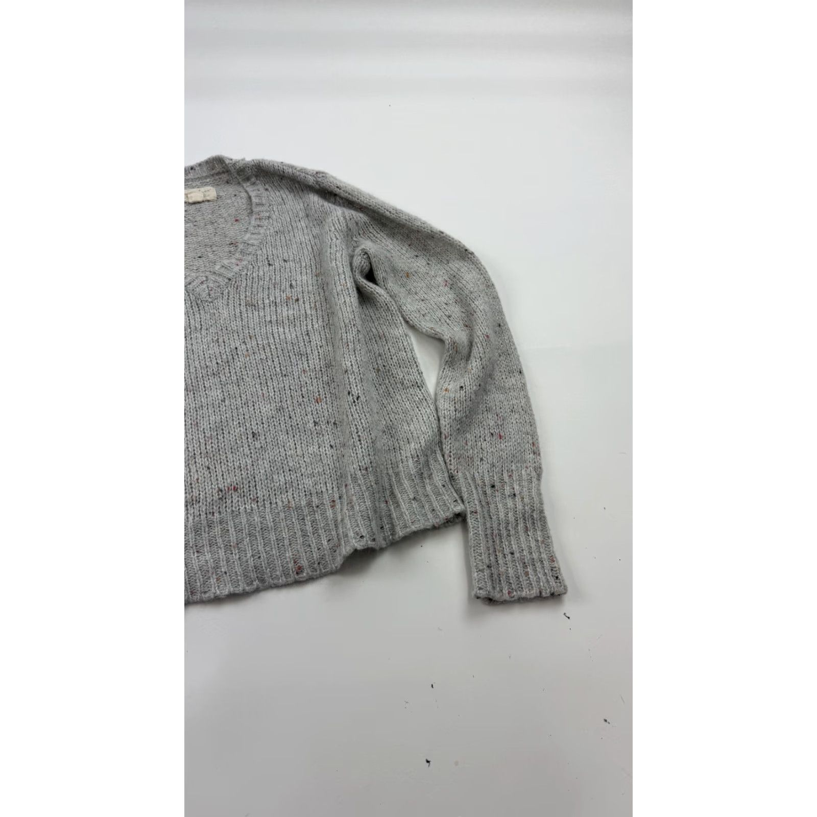 Vintage Evys Tree The Michelle V Neck Wool Blend Speckled ET1002T Sweater Womens Large Gray V-Neck Long Sleeve Raglan Knit Pullover Size L / US 10 / IT 46 - 2 Thumbnail