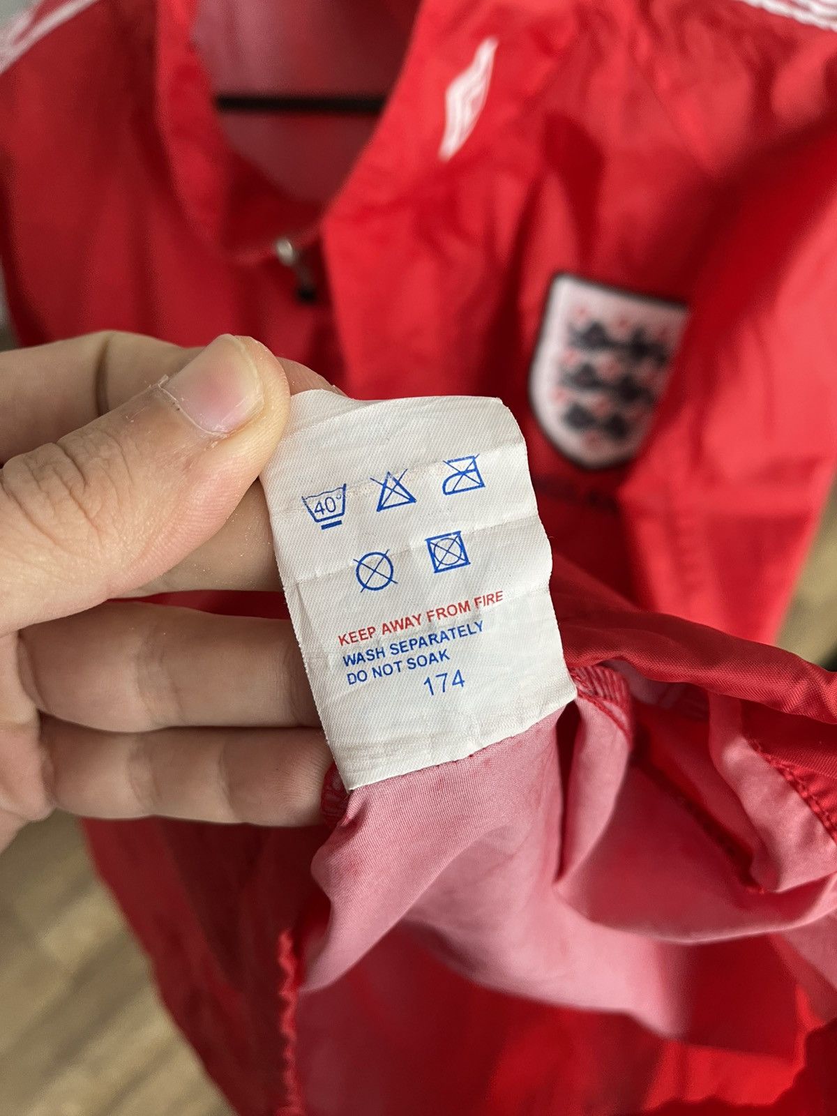 Umbro Umbro England Vintage Soccer Nylon Training Zip Jacket 90s Size US L / EU 52-54 / 3 - 15 Thumbnail