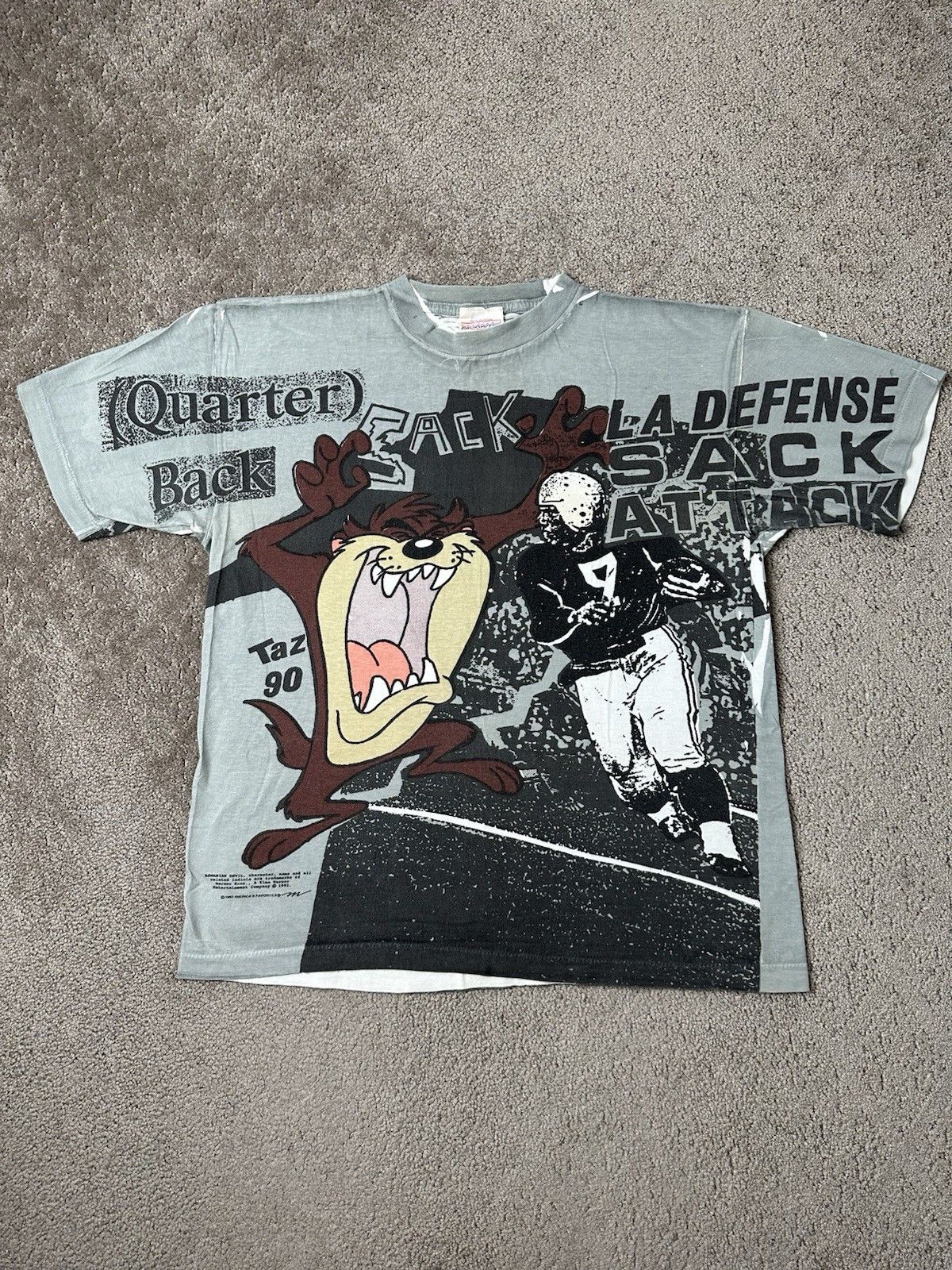 Warner Bros Vintage 1993 Taz Quarterback Football All Over Graphic, Sz L Size US L / EU 52-54 / 3 - 1 Thumbnail